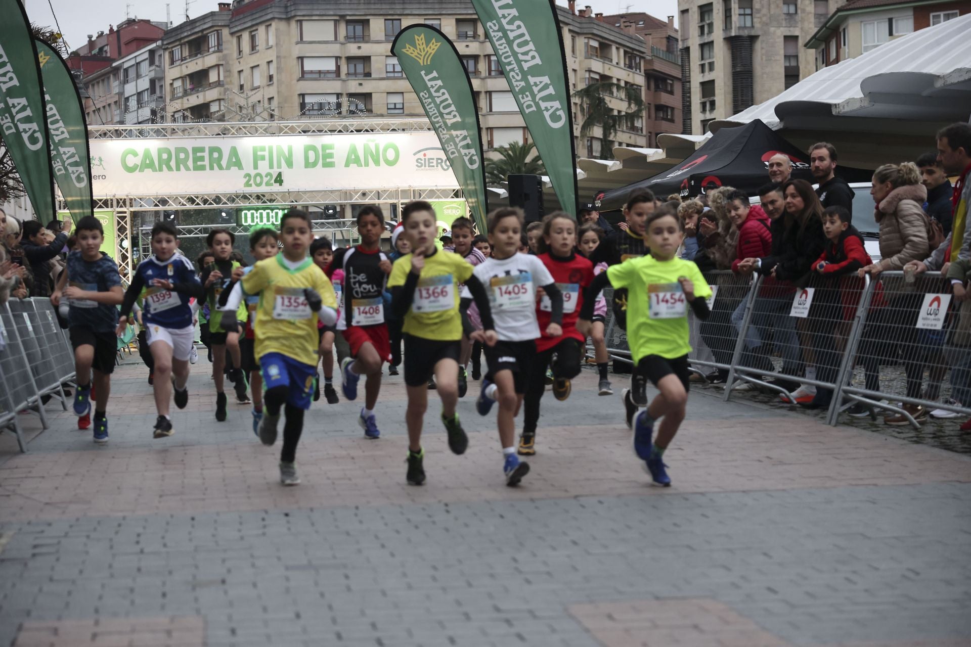 Siero se adelanta a la Nochevieja: todas las fotos de la Carrera de Fin de año