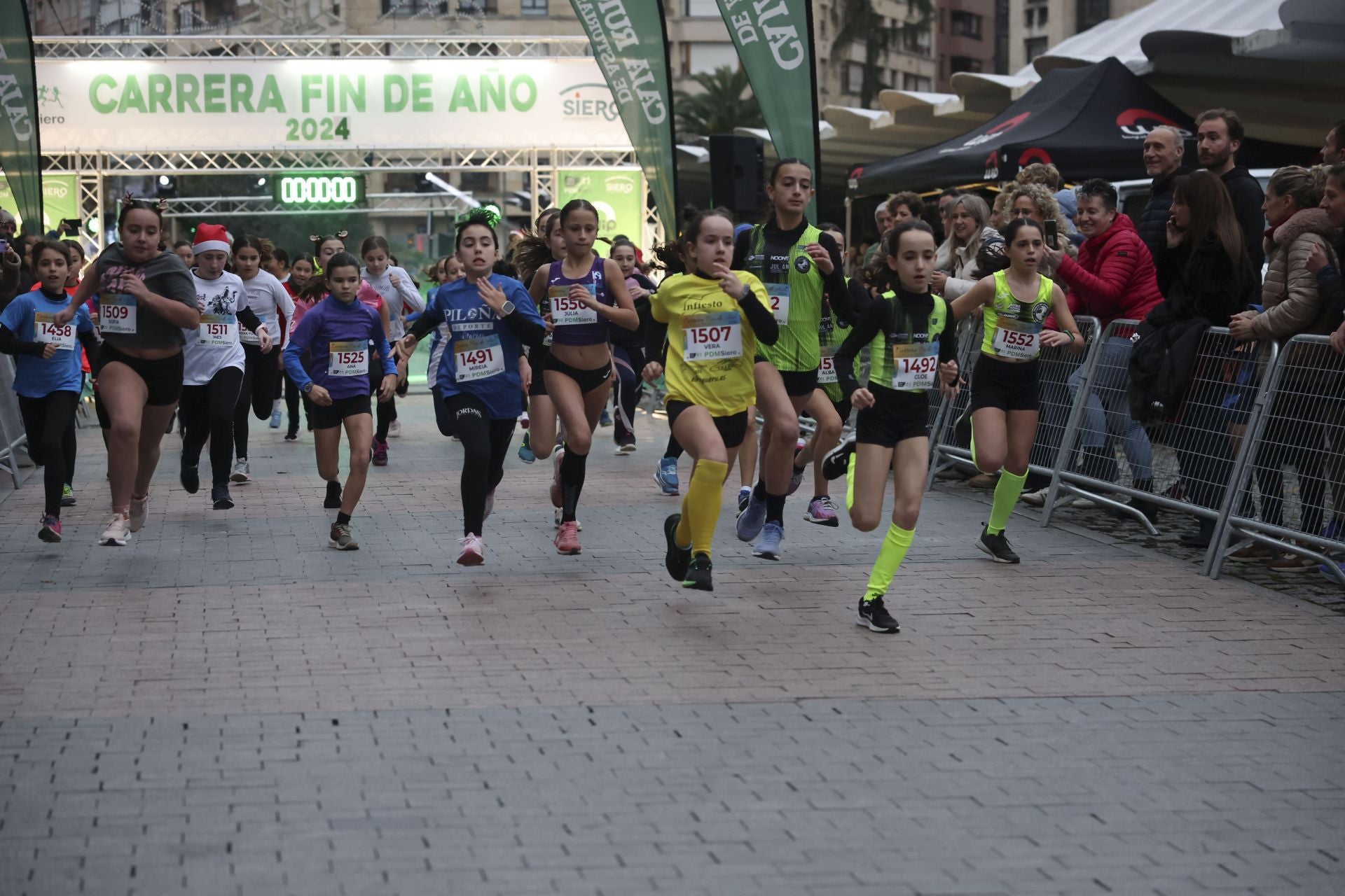 Siero se adelanta a la Nochevieja: todas las fotos de la Carrera de Fin de año