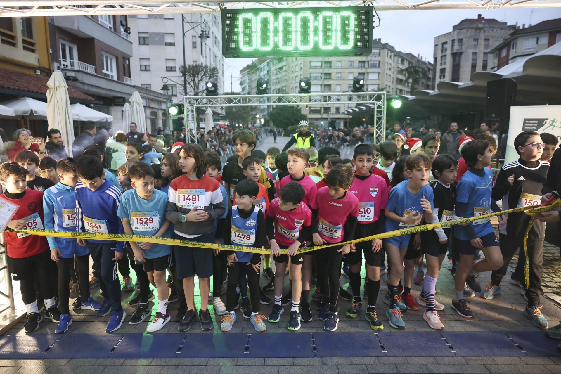 Siero se adelanta a la Nochevieja: todas las fotos de la Carrera de Fin de año