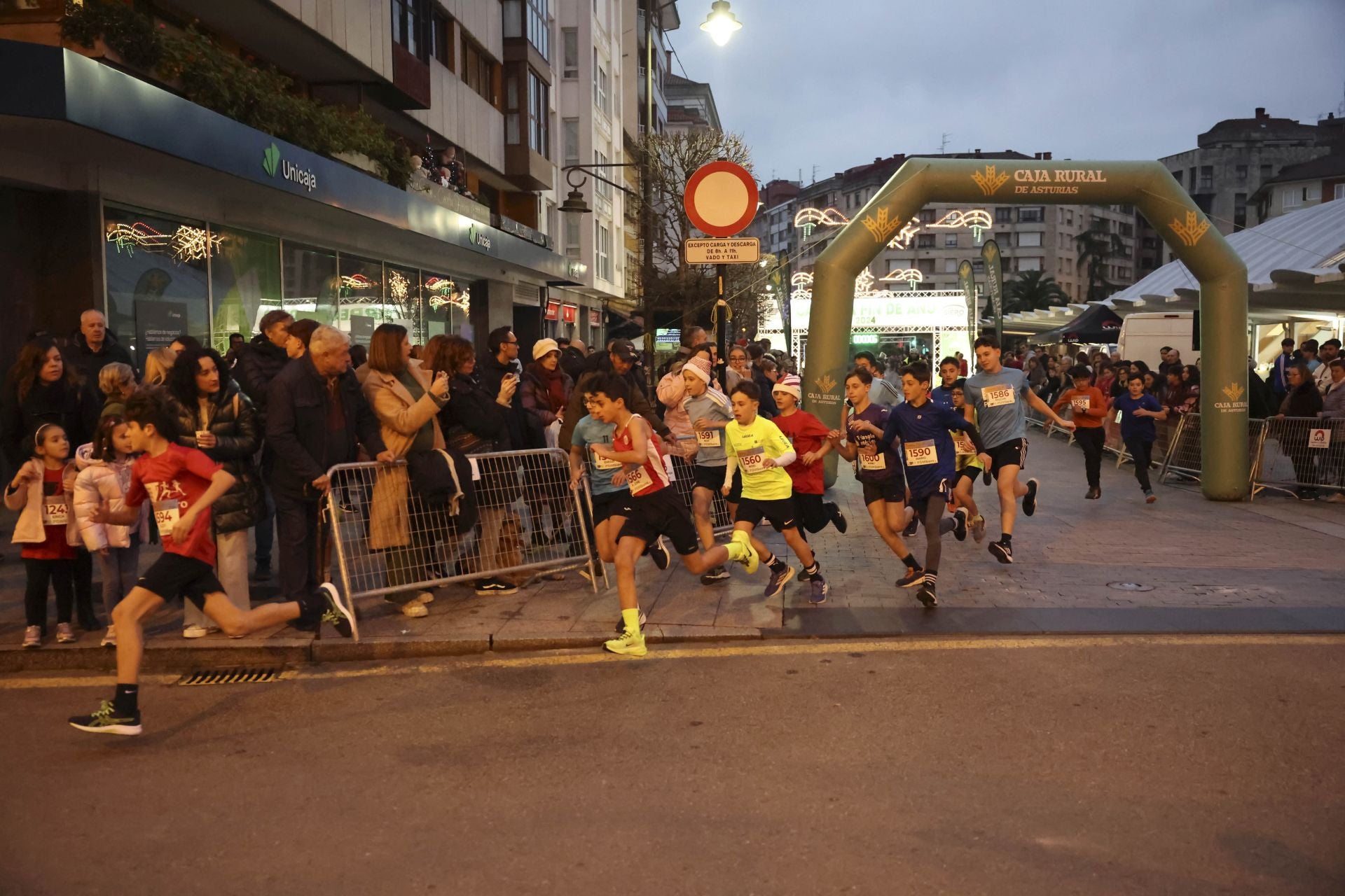 Siero se adelanta a la Nochevieja: todas las fotos de la Carrera de Fin de año