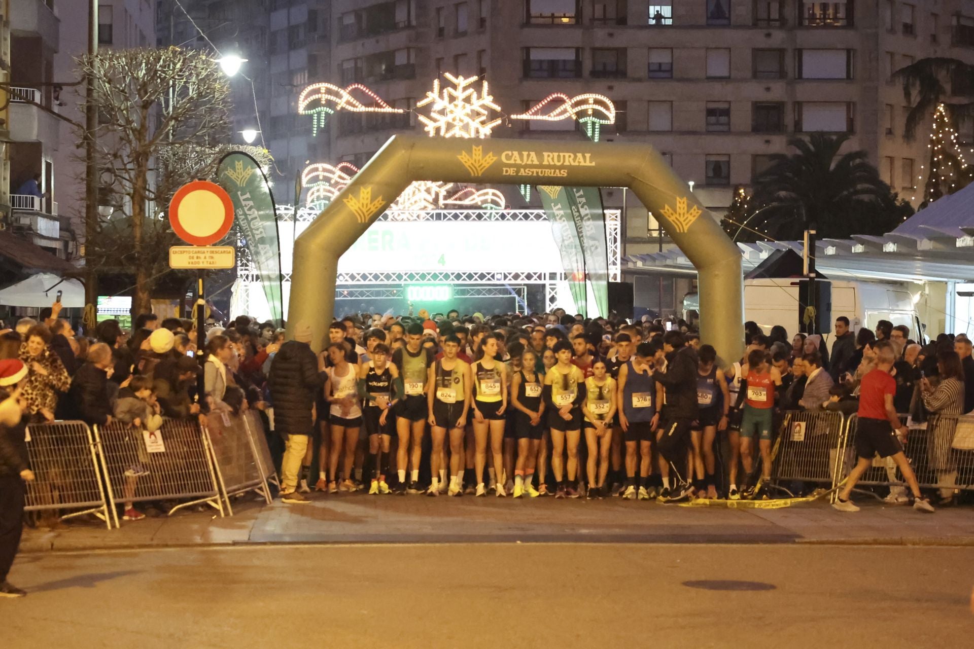 Siero se adelanta a la Nochevieja: todas las fotos de la Carrera de Fin de año