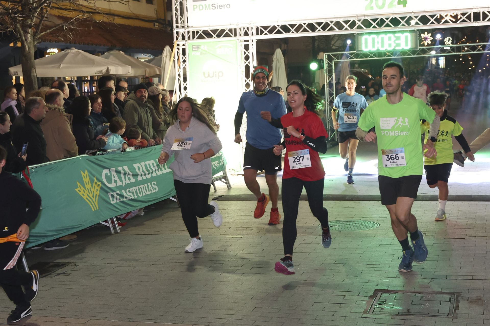 Siero se adelanta a la Nochevieja: todas las fotos de la Carrera de Fin de año