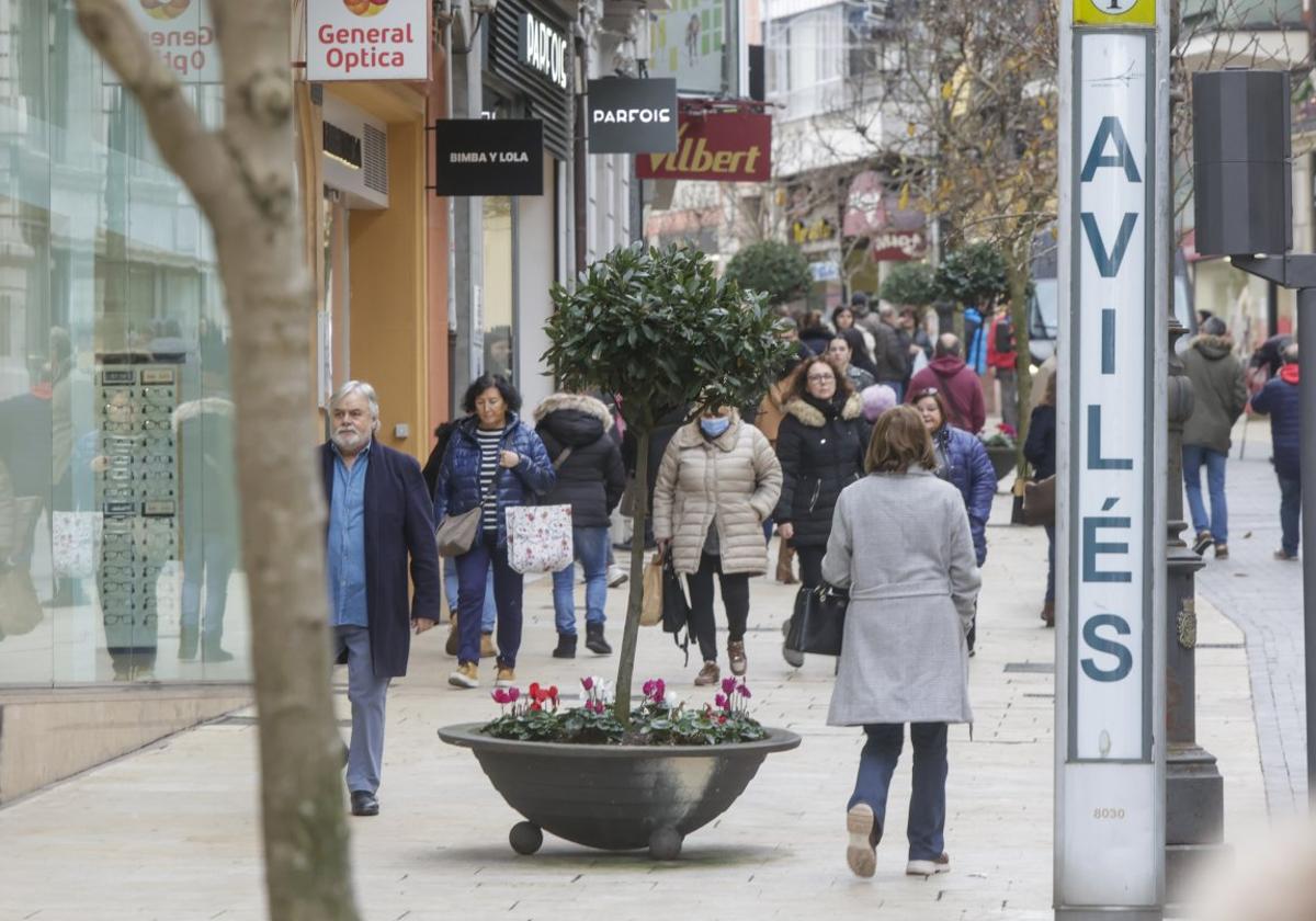 El comercio de Avilés afronta el nuevo año pendiente de la industria.