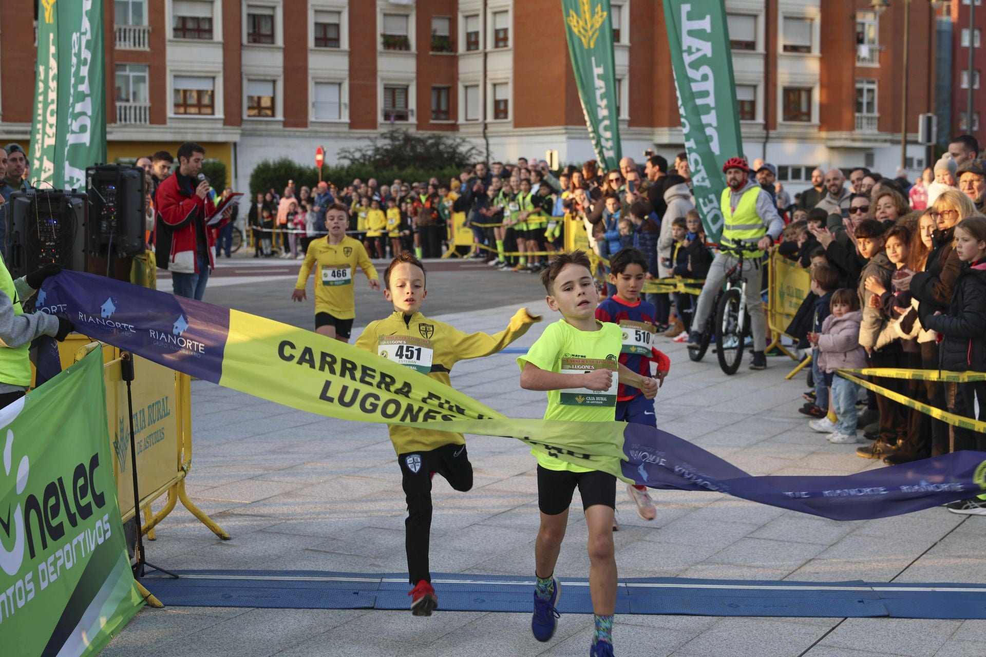 Las mejores fotos de la Carrera Fin de Año de Lugones