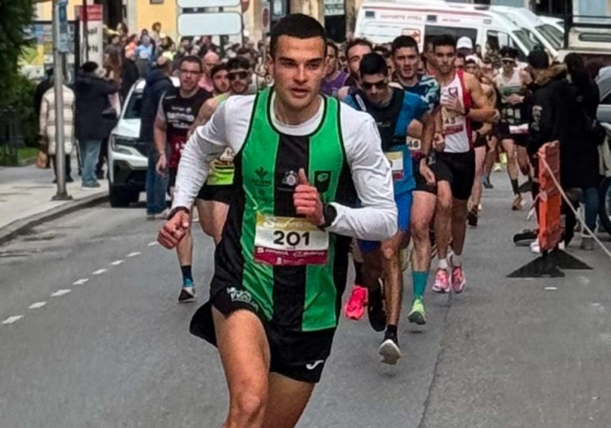 José Riesco, al frente de la San Silvestre de Pravia.