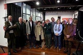 Adrián Barbón, tercero por la izquierda, con Carreño, Suárez, Bustillo y Fernández Llaneza, entre otros.