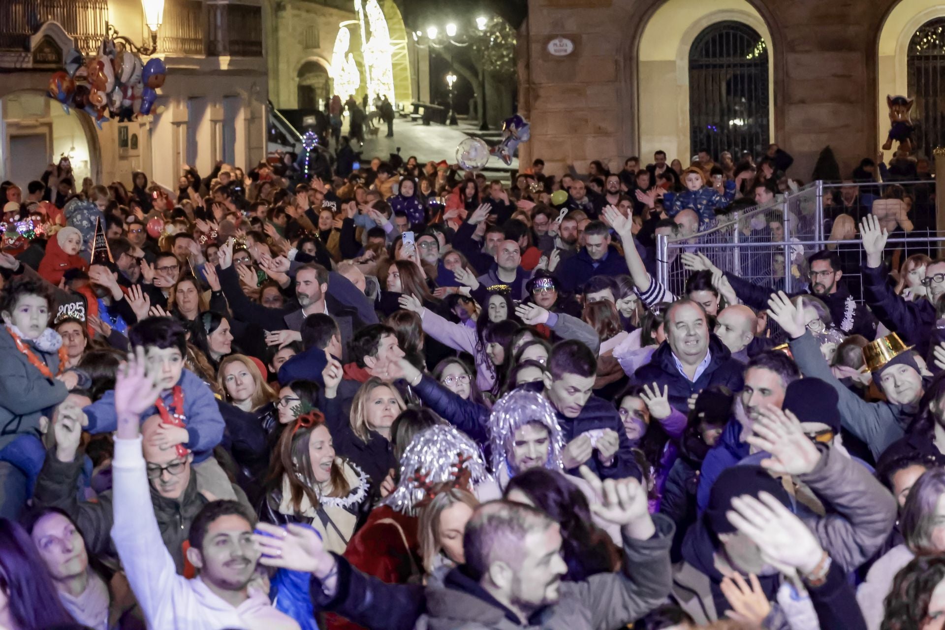 Los más pequeños reciben el año adelantado en las pequecampanadas de Gijón