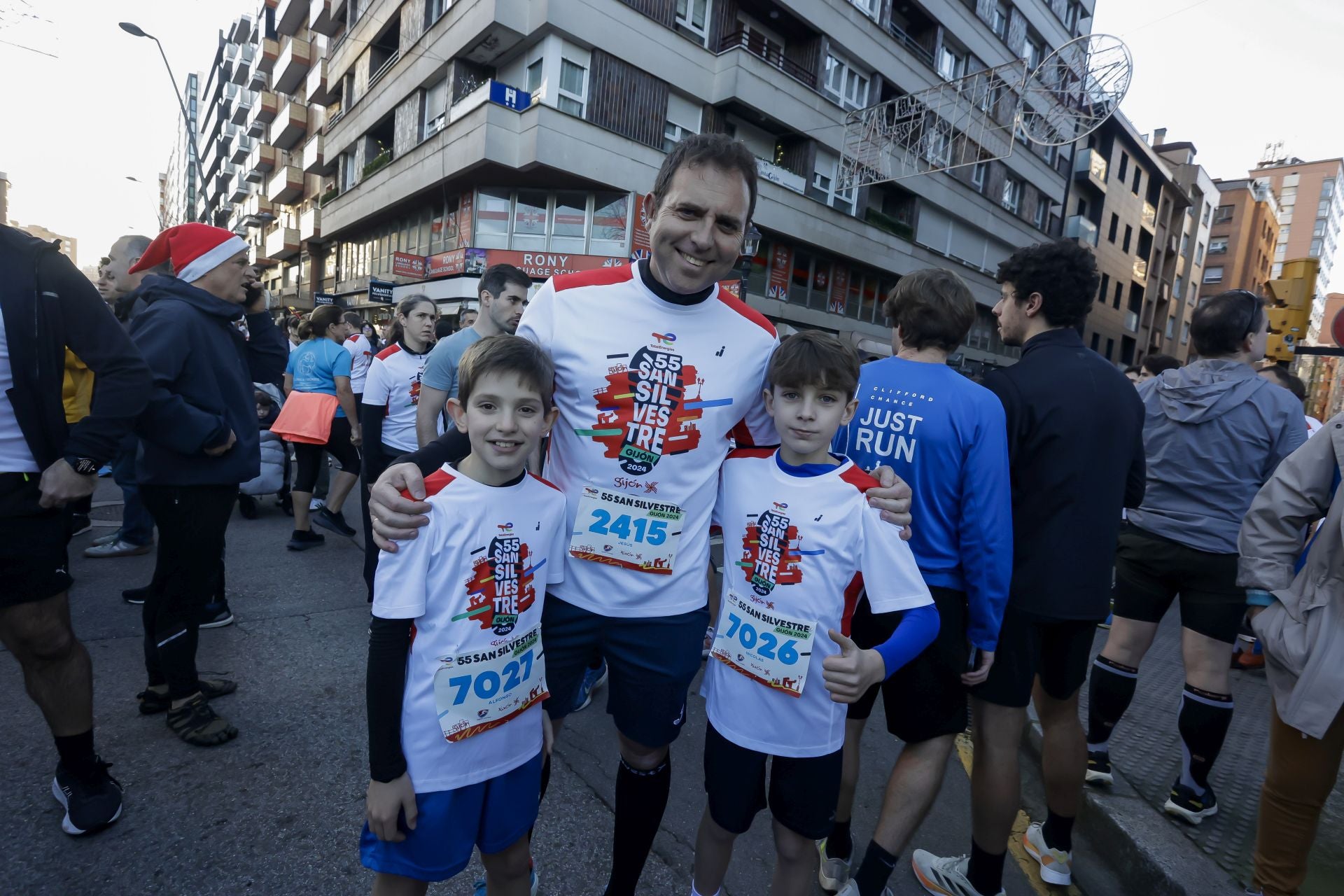 La San Silvestre vuela por las calles de Gijón