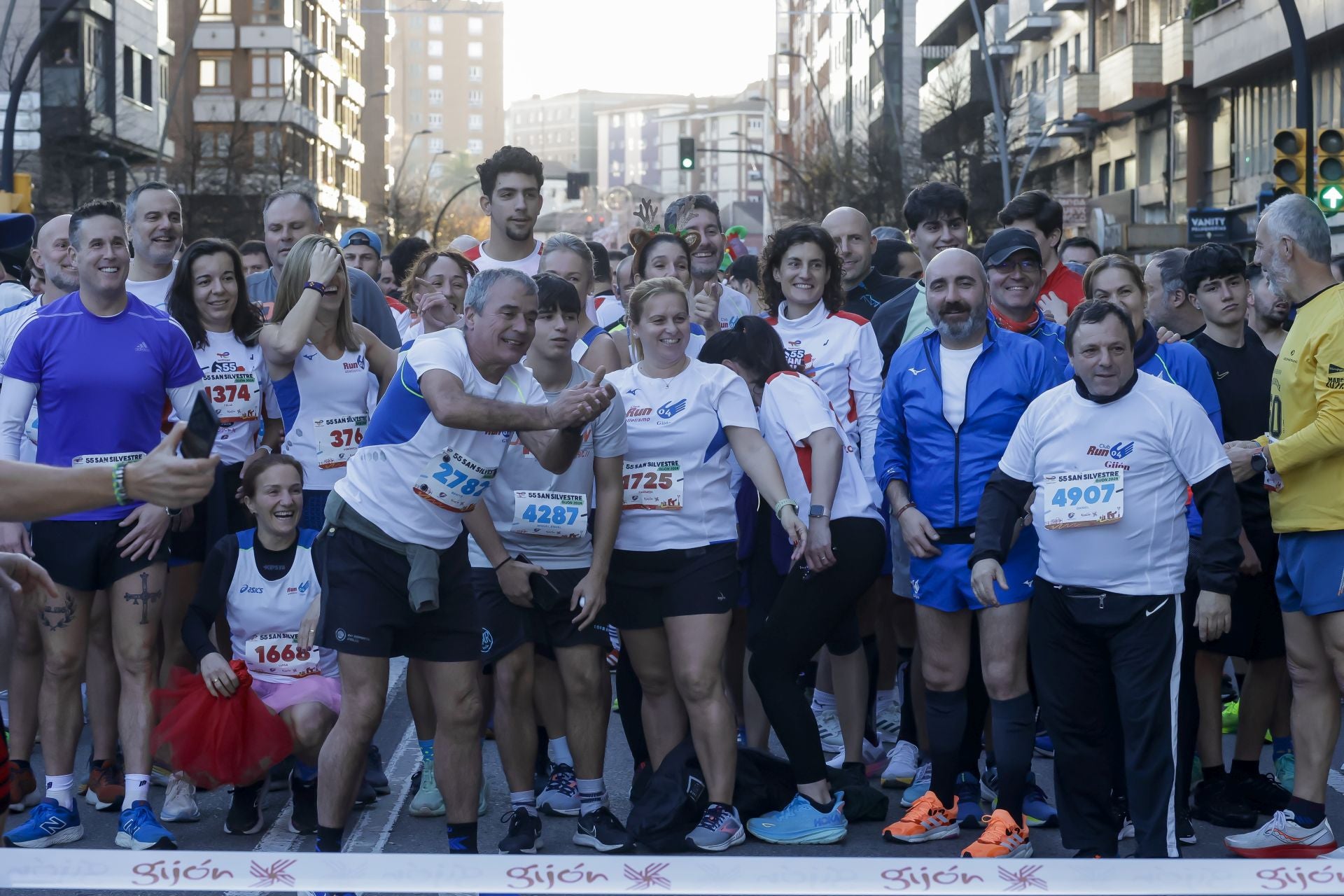 La San Silvestre vuela por las calles de Gijón