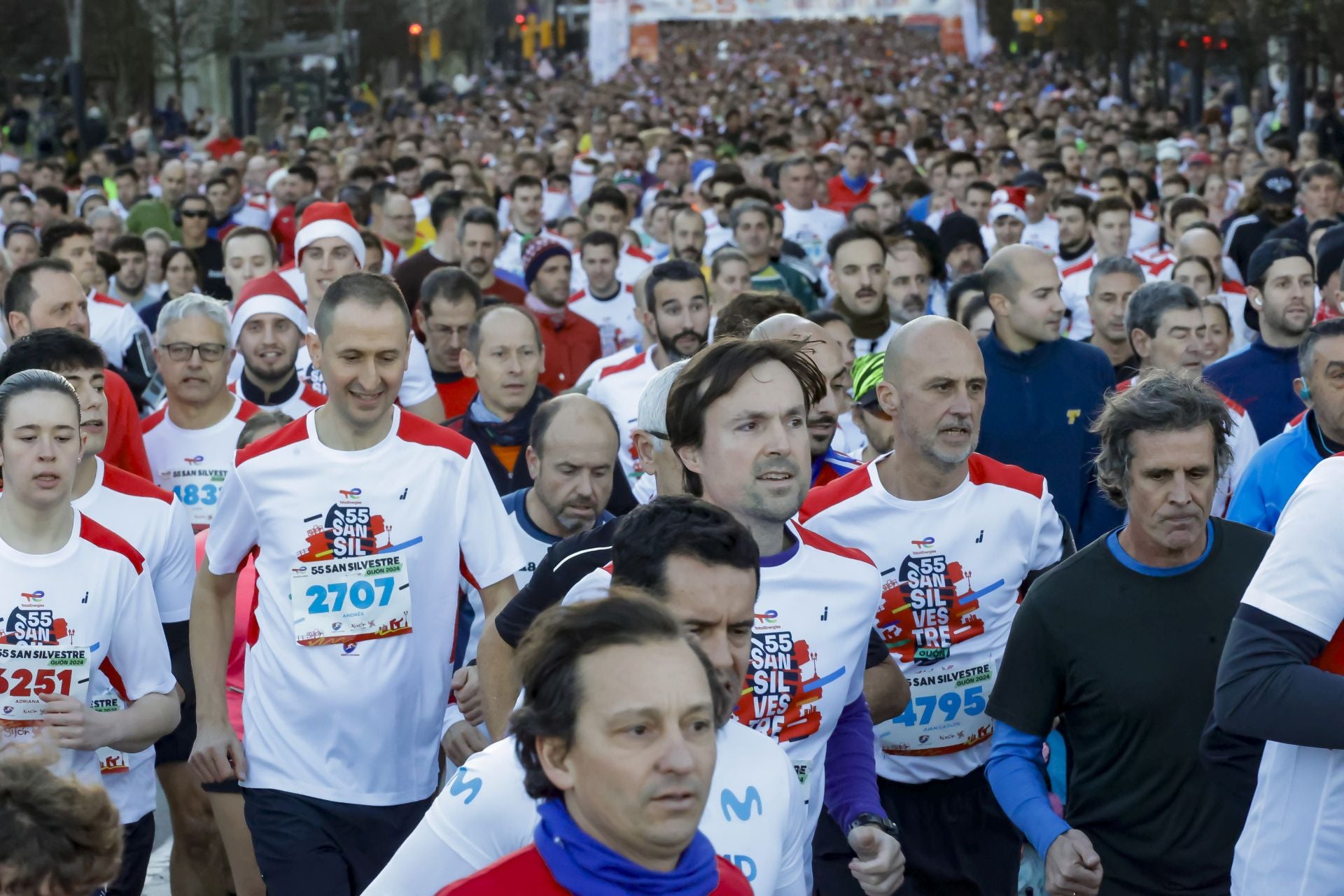 La San Silvestre vuela por las calles de Gijón