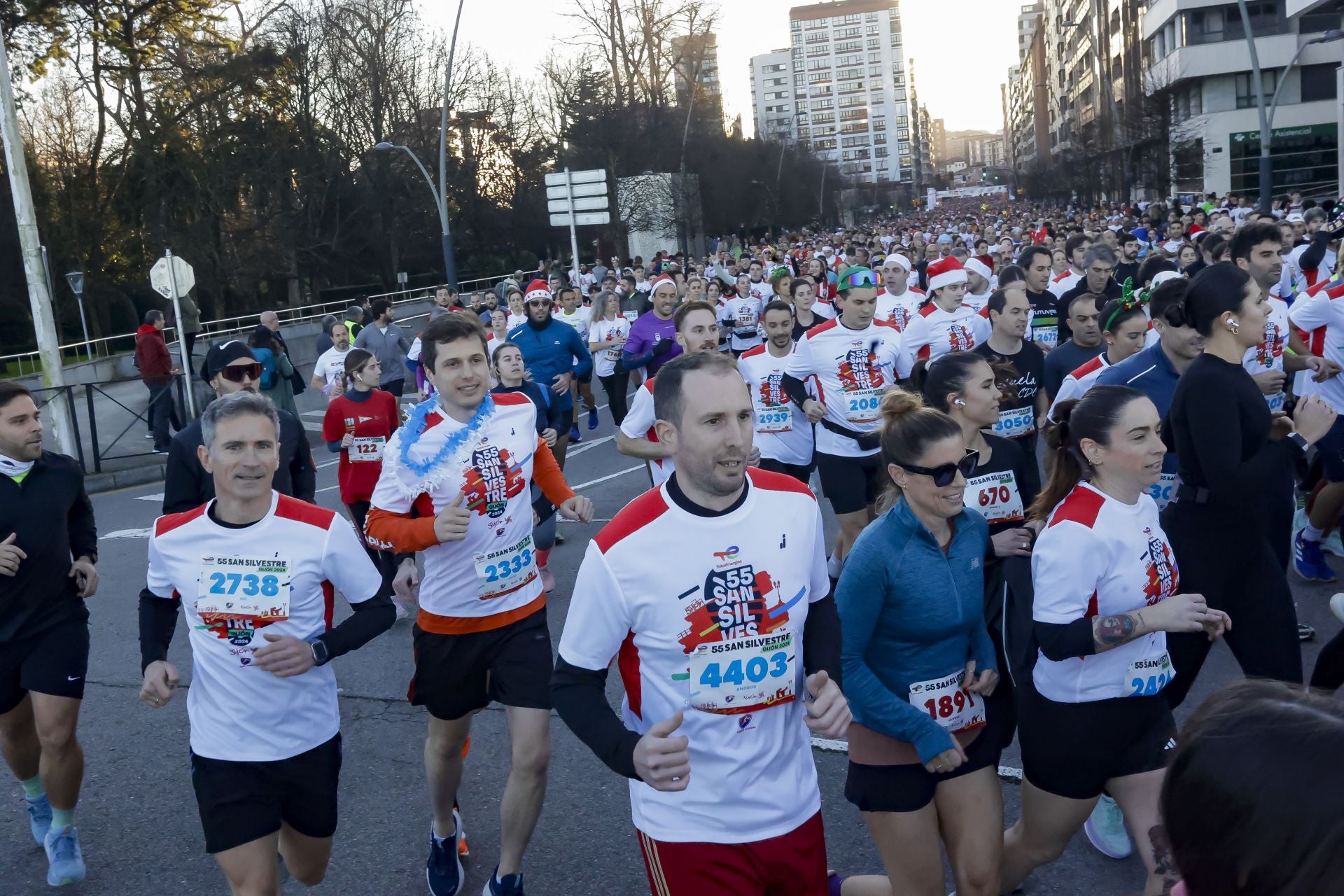 La San Silvestre vuela por las calles de Gijón