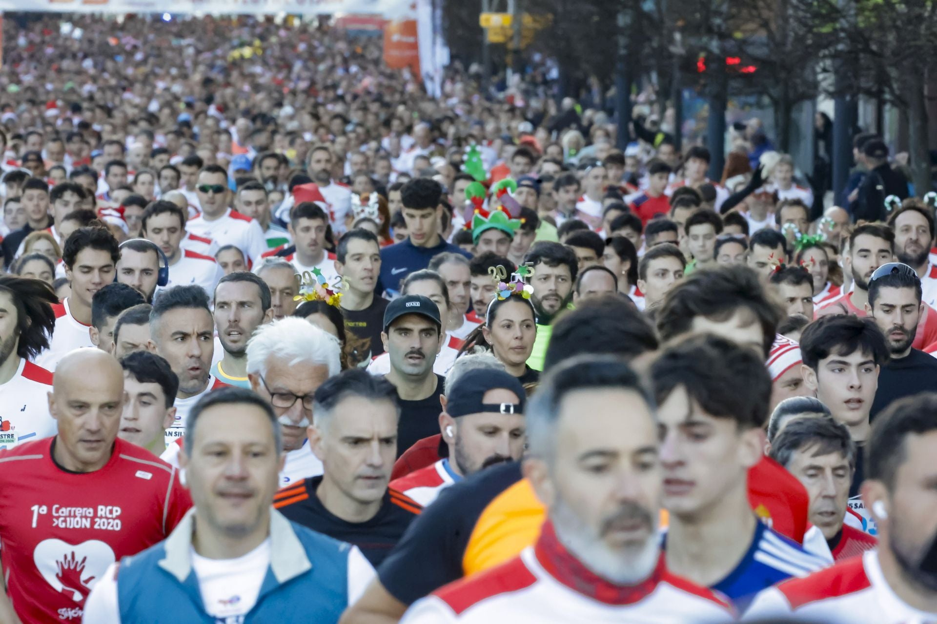 La San Silvestre vuela por las calles de Gijón