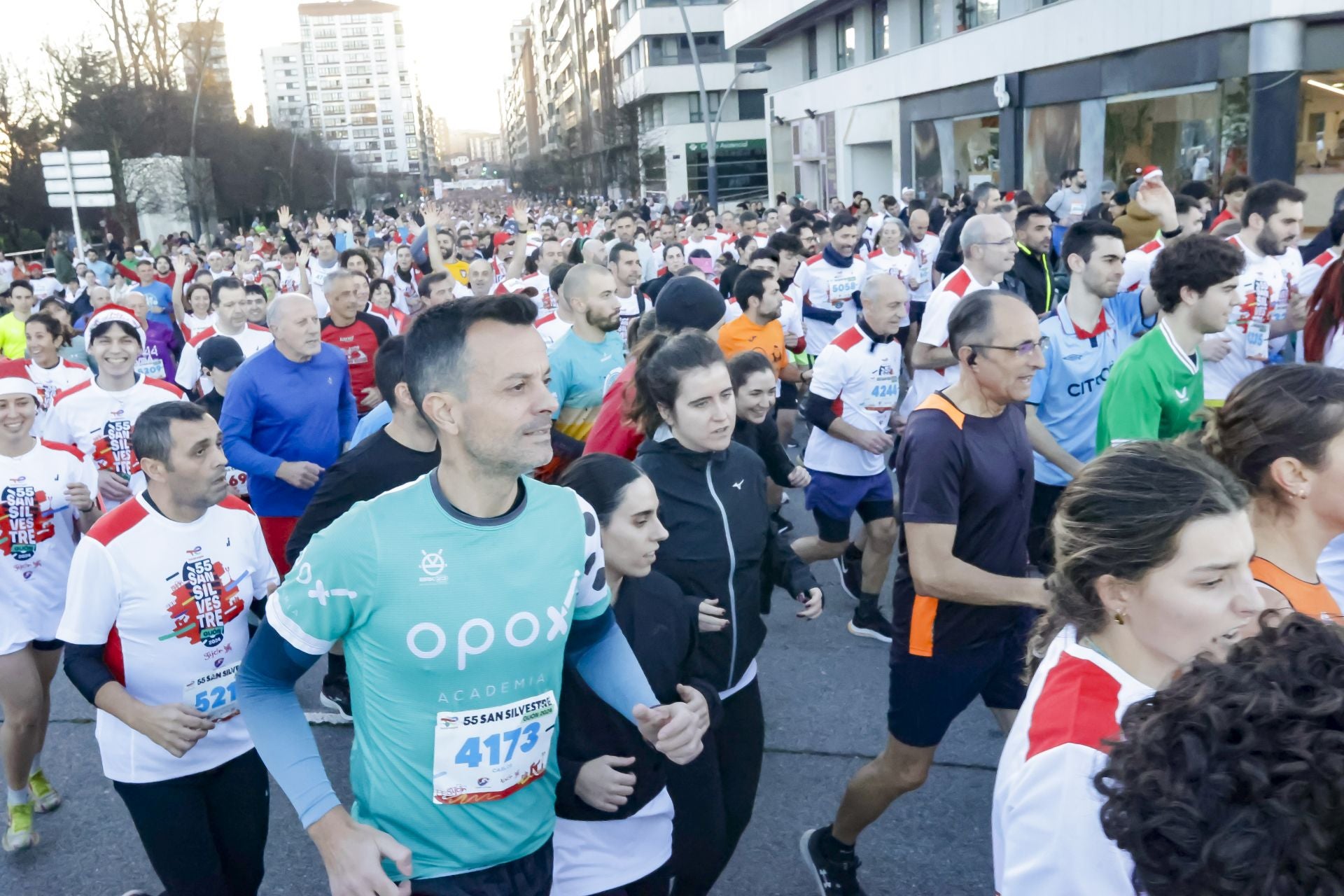 La San Silvestre vuela por las calles de Gijón