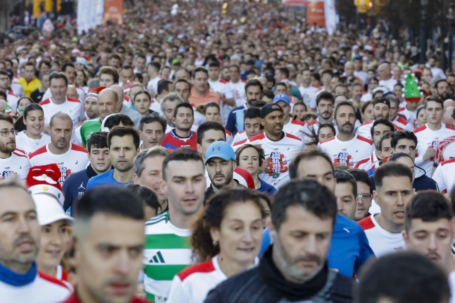 La San Silvestre vuela por las calles de Gijón