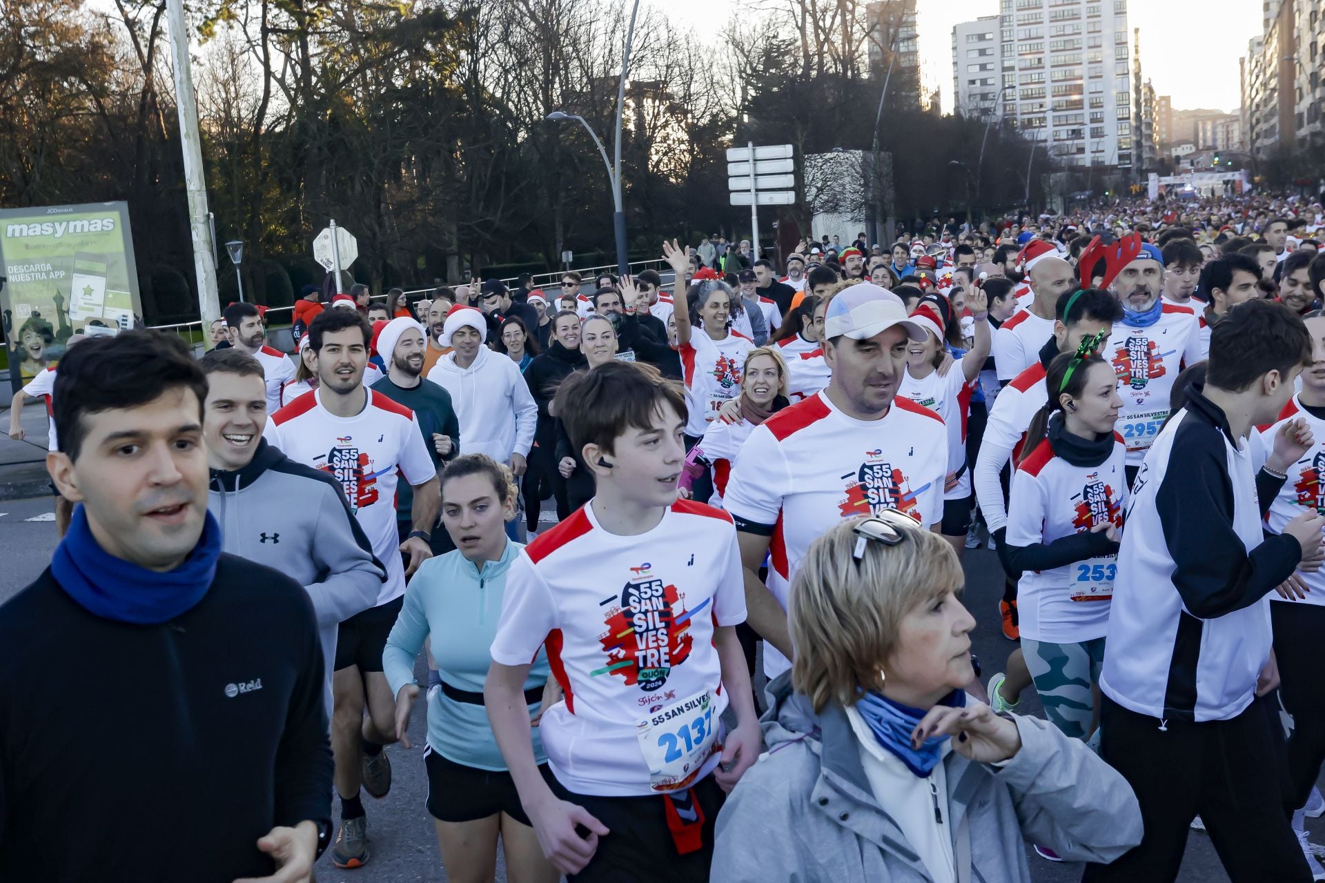 La San Silvestre vuela por las calles de Gijón