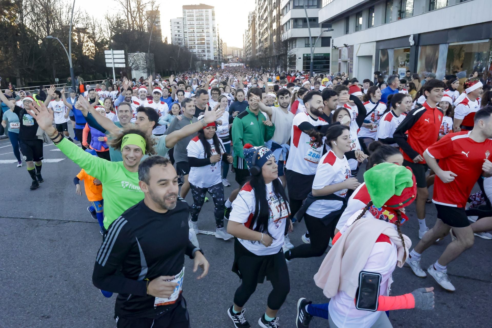 La San Silvestre vuela por las calles de Gijón