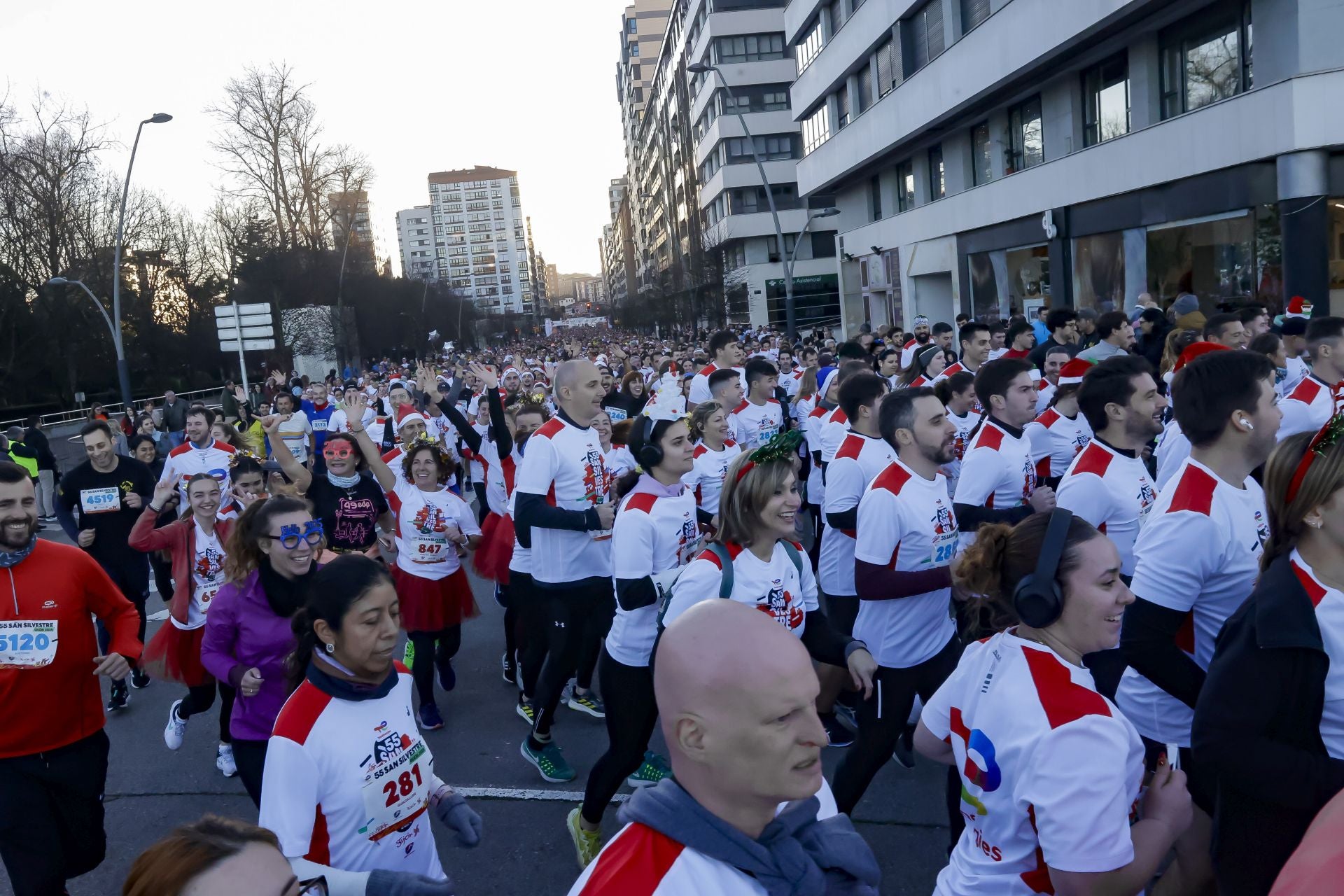 La San Silvestre vuela por las calles de Gijón