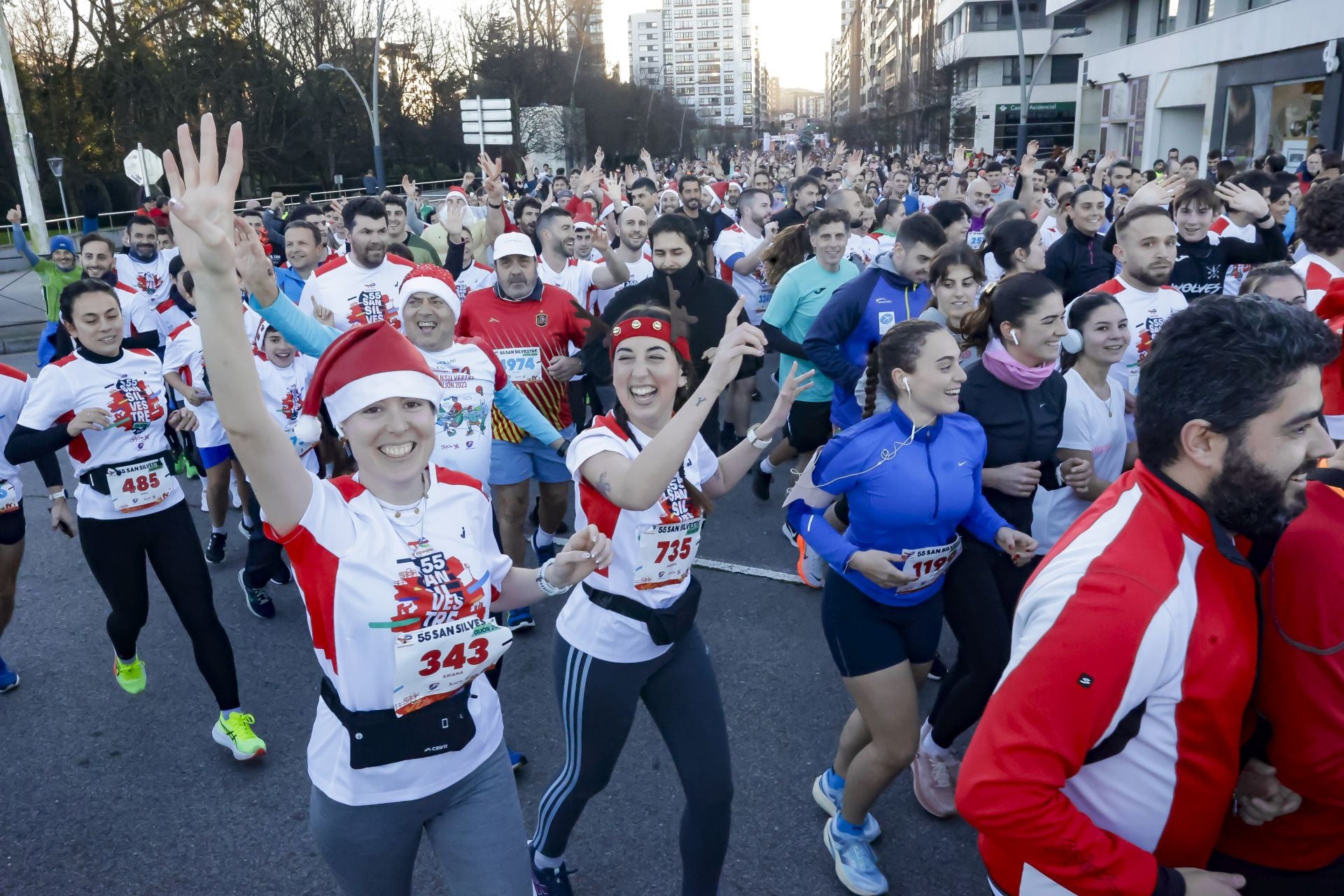 La San Silvestre vuela por las calles de Gijón