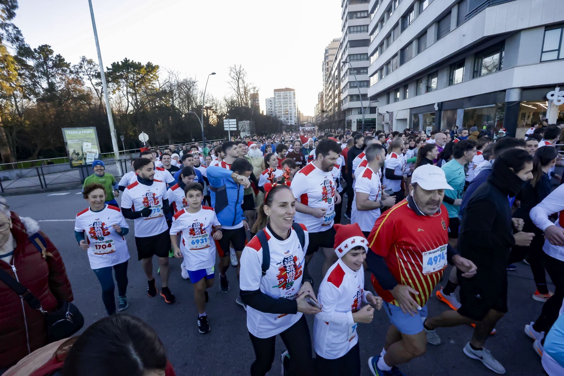 La San Silvestre vuela por las calles de Gijón