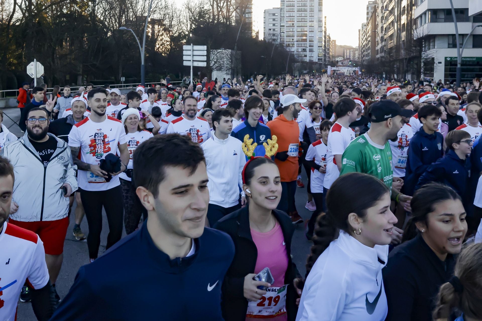 La San Silvestre vuela por las calles de Gijón