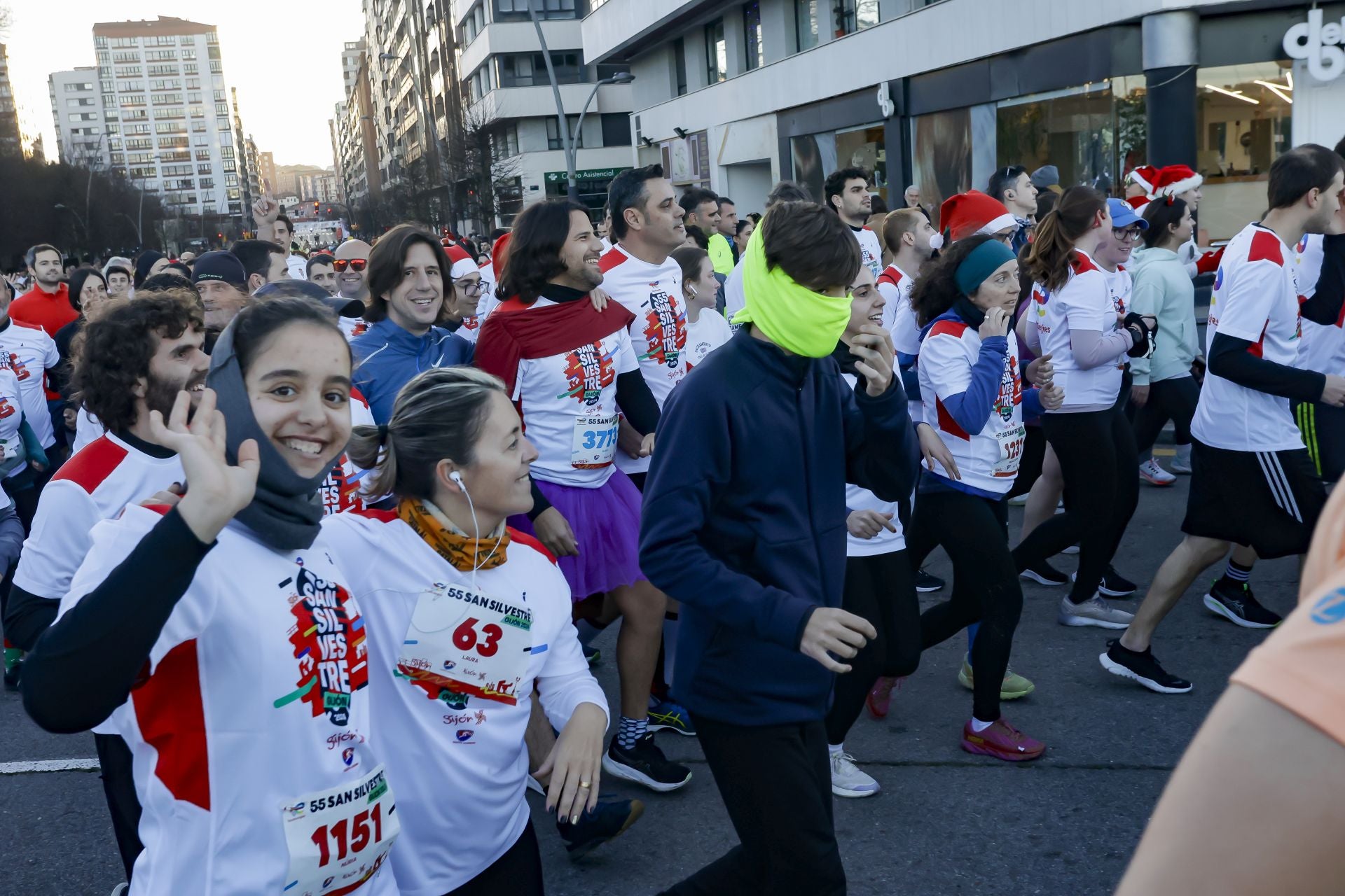 La San Silvestre vuela por las calles de Gijón