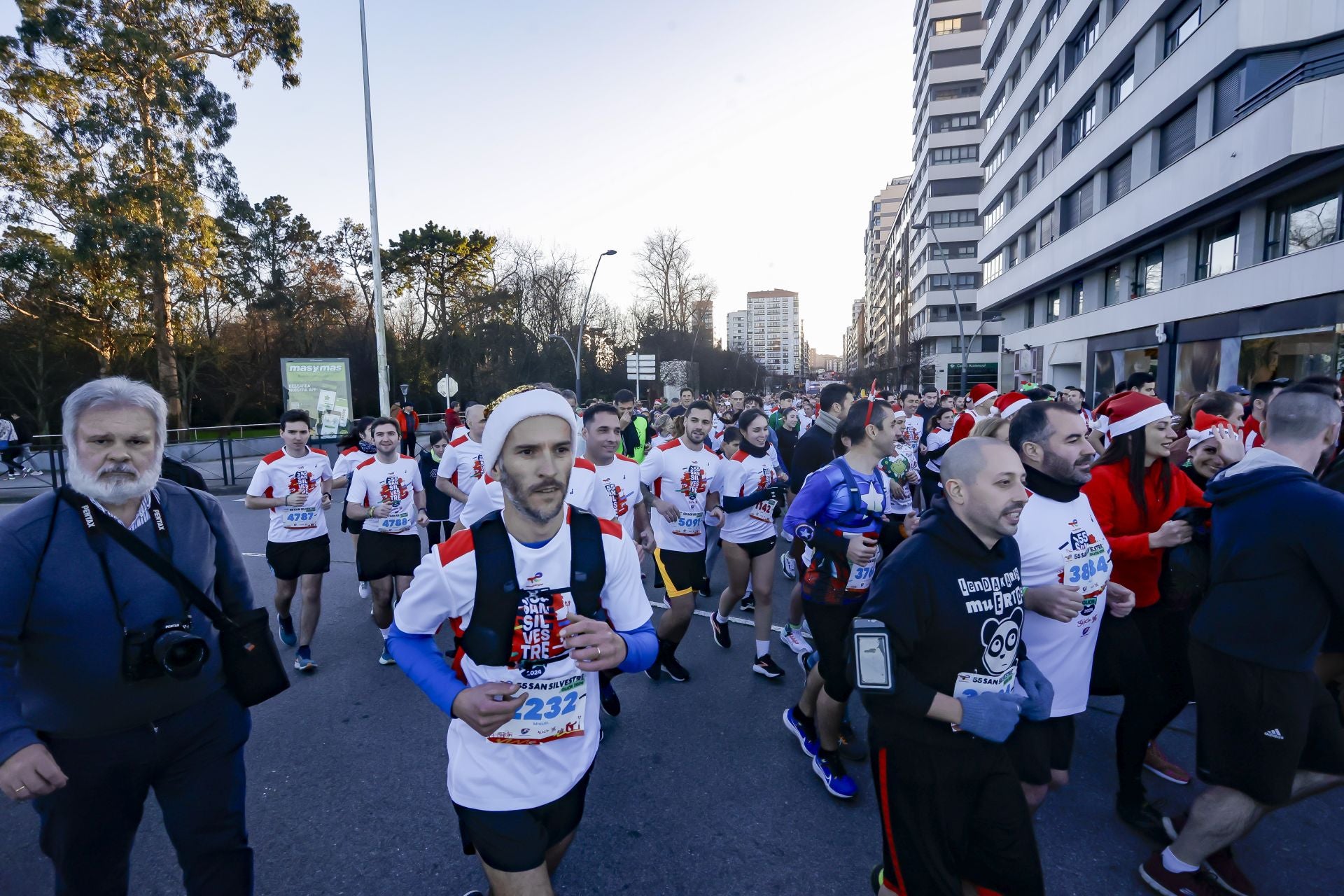 La San Silvestre vuela por las calles de Gijón