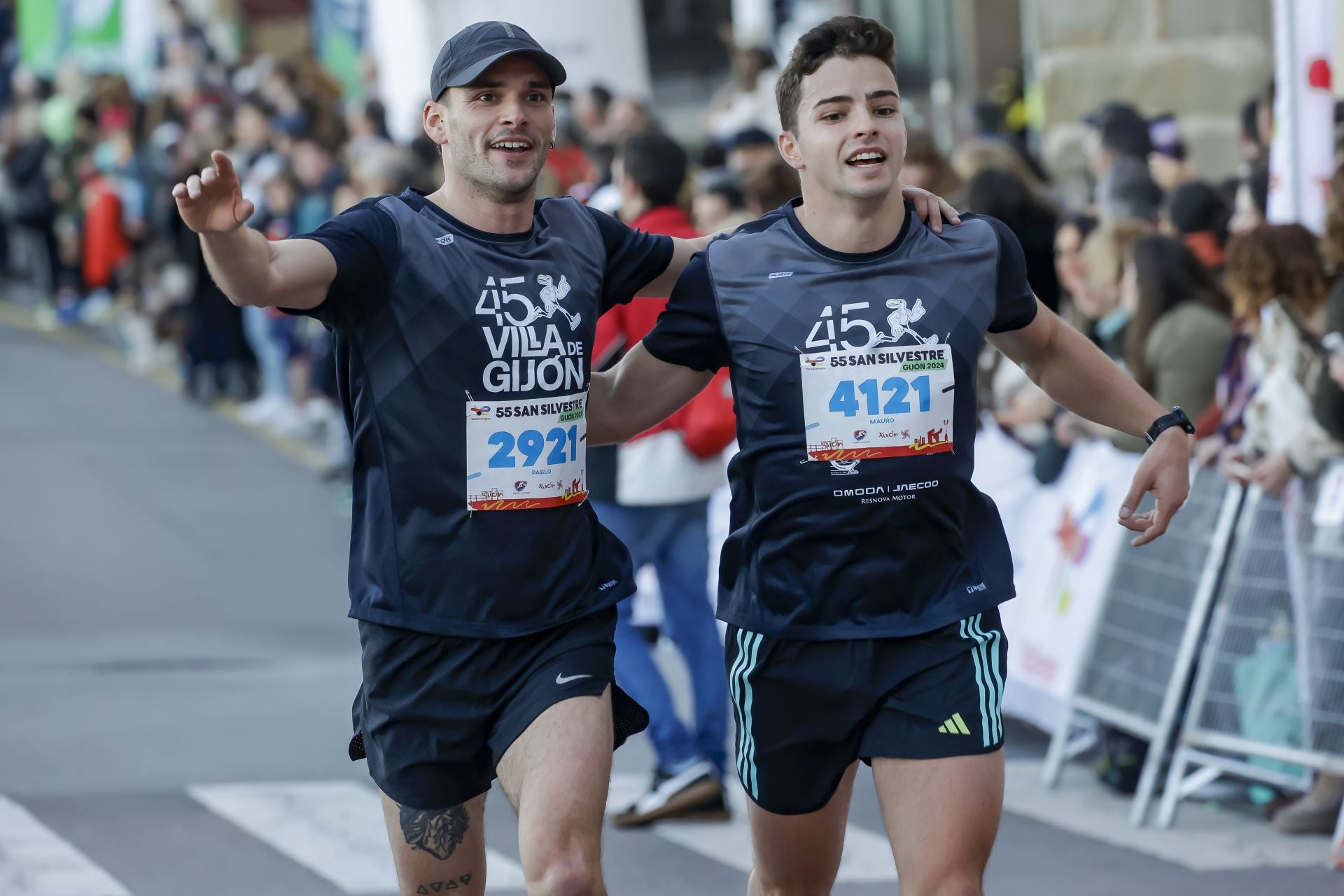 La San Silvestre vuela por las calles de Gijón