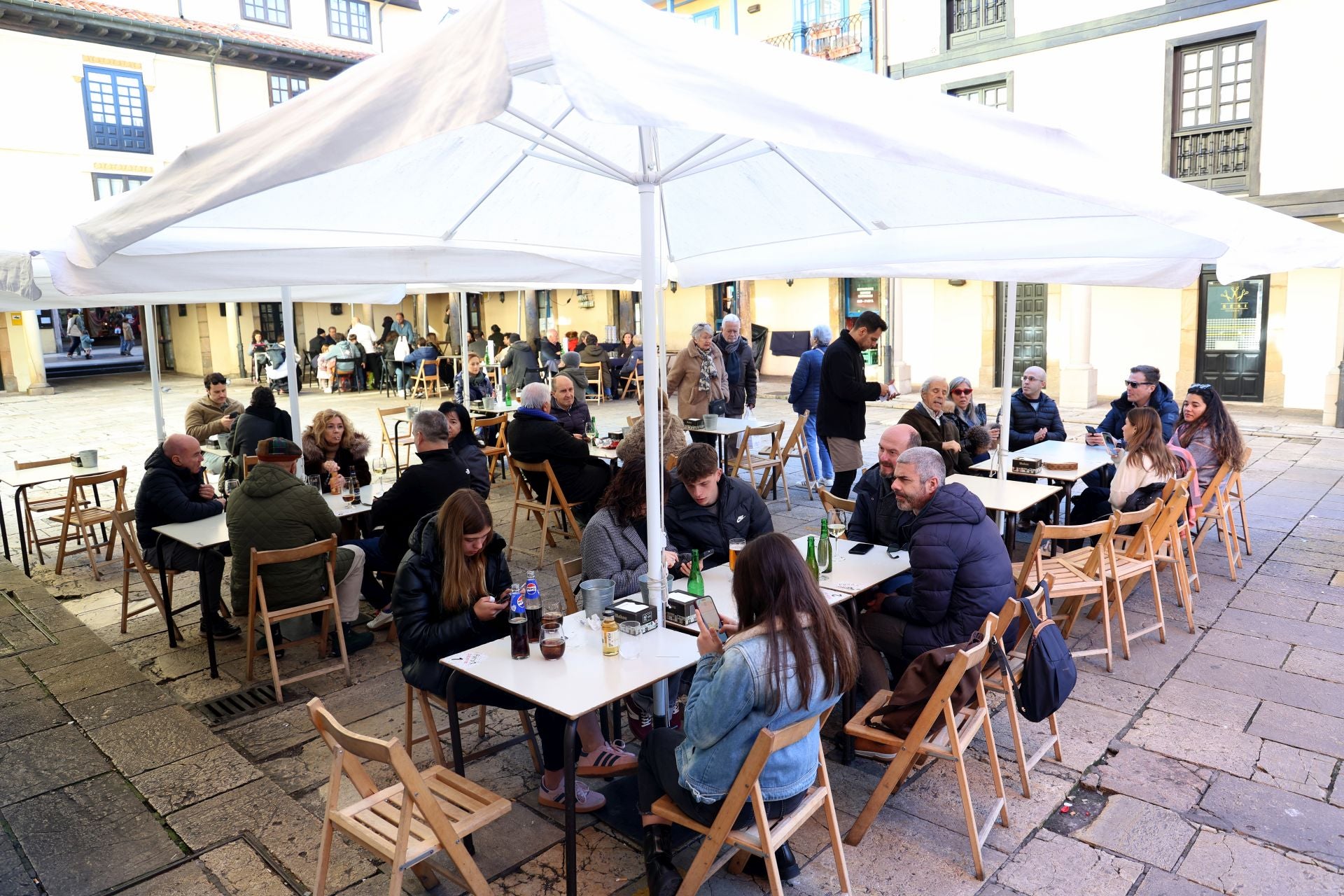 Asturias, de terraceo para brindar por el nuevo año