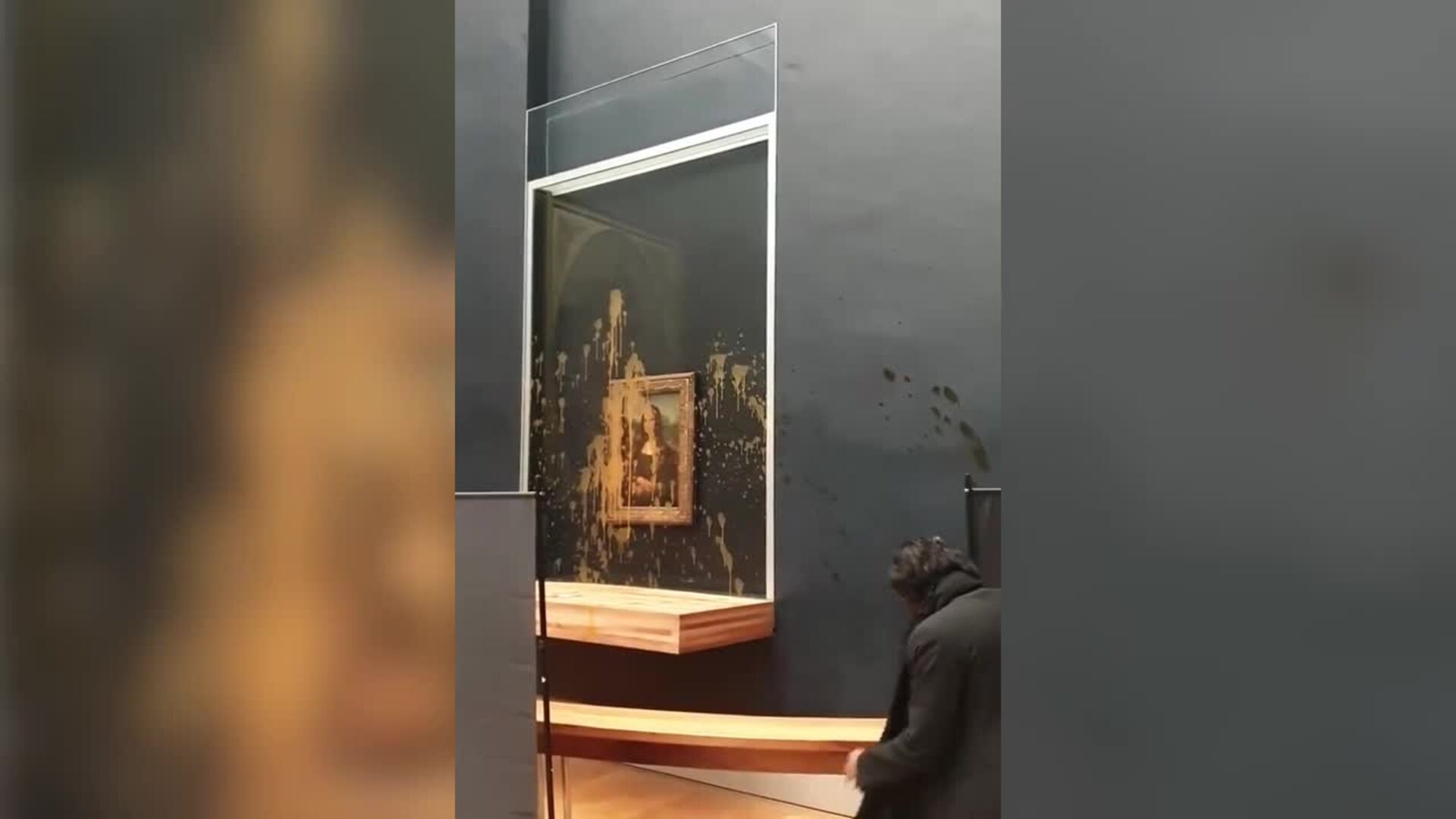 Activistas alimentarias arrojan sopa 'La Gioconda' en el Museo del Louvre