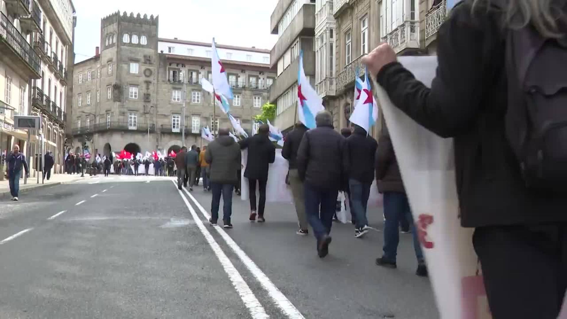 Trabajadores de la industria gallega claman en Santiago por "un trabajo digno"