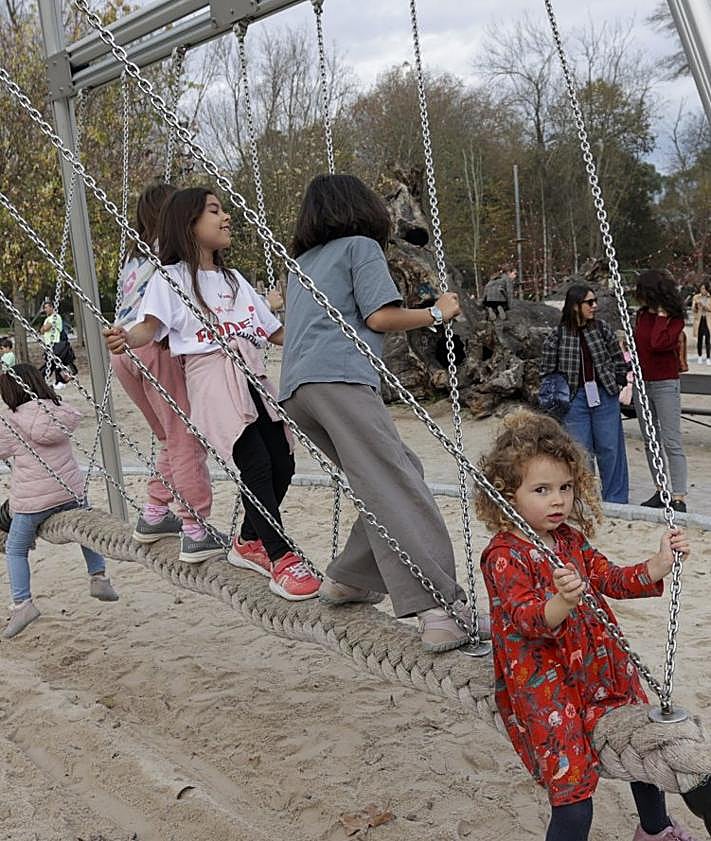 Imagen secundaria 2 - Los nuevos juegos del parque Isabel la Católica, «más que diez»