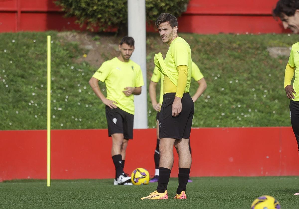 Éric Curbelo, en un entrenamiento con el Sporting.