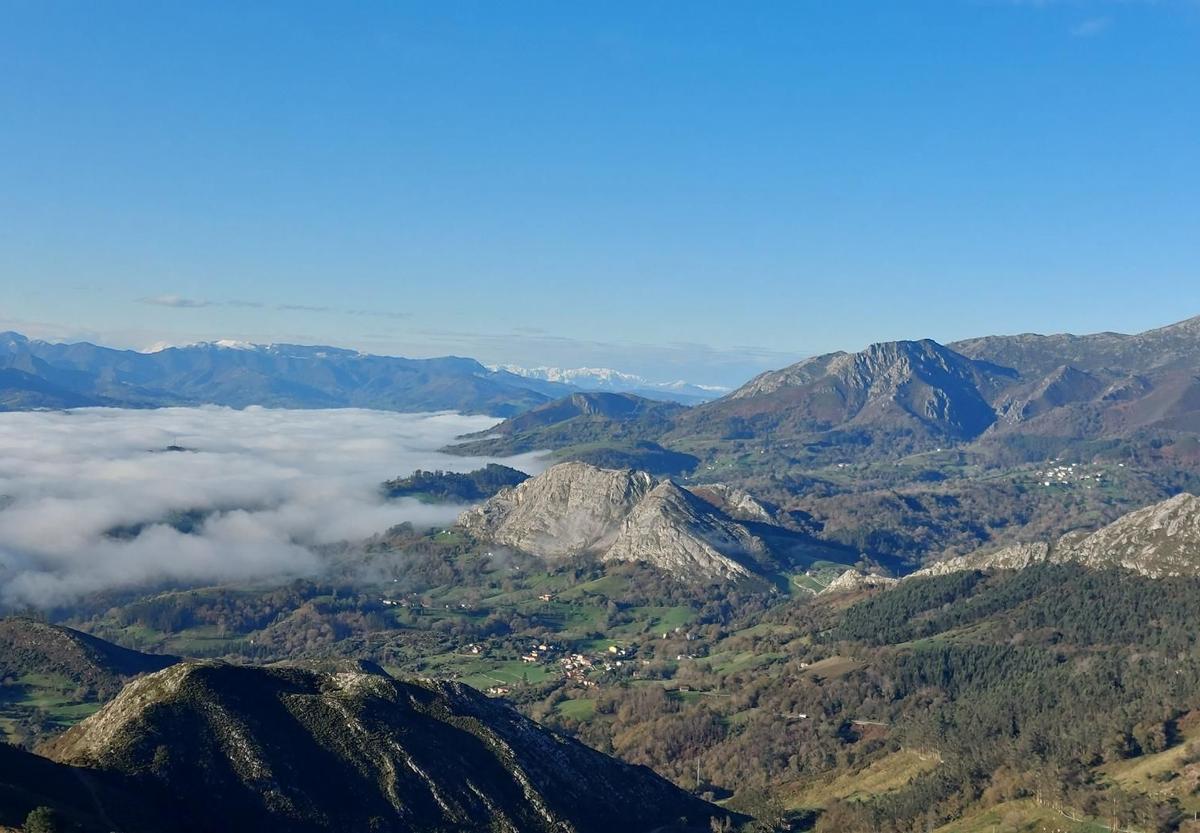 Al picu Moru: un trayecto sencillo por caminos del bosque hasta una cruz con grandes vistas