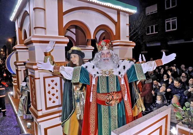 Melchor, en la Cabalgata de los Reyes Magos de Gijón.