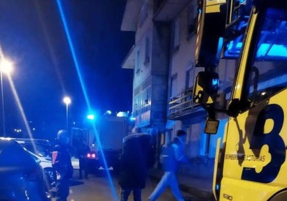 Un hombre de 54 años, afectado por inhalación de humo en el incendio de una vivienda en Avilés