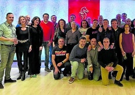 Asistentes a la cena de Navidad de la promoción de 1988 del colegio de la Inmaculada celebrada en el Bellavista, organizada por Marcos Fuentes, Santi Granjo, Dani Pedregal y Quique Moro.