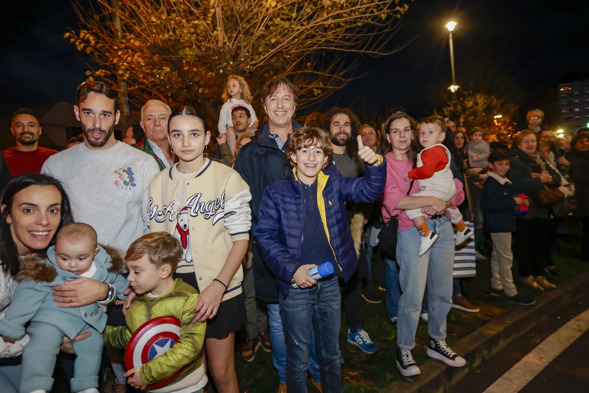 ¡Vivan los Reyes Magos!: Avilés estalla de ilusión en una cabalgata mágica