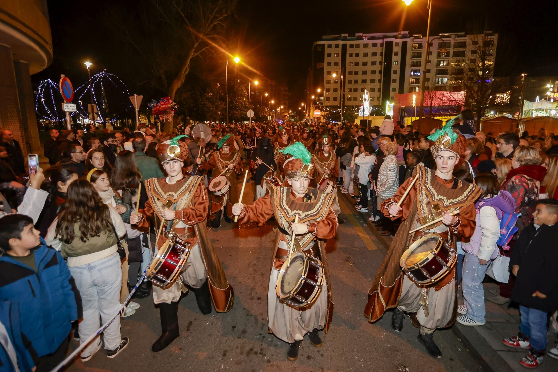 ¡Vivan los Reyes Magos!: Avilés estalla de ilusión en una cabalgata mágica