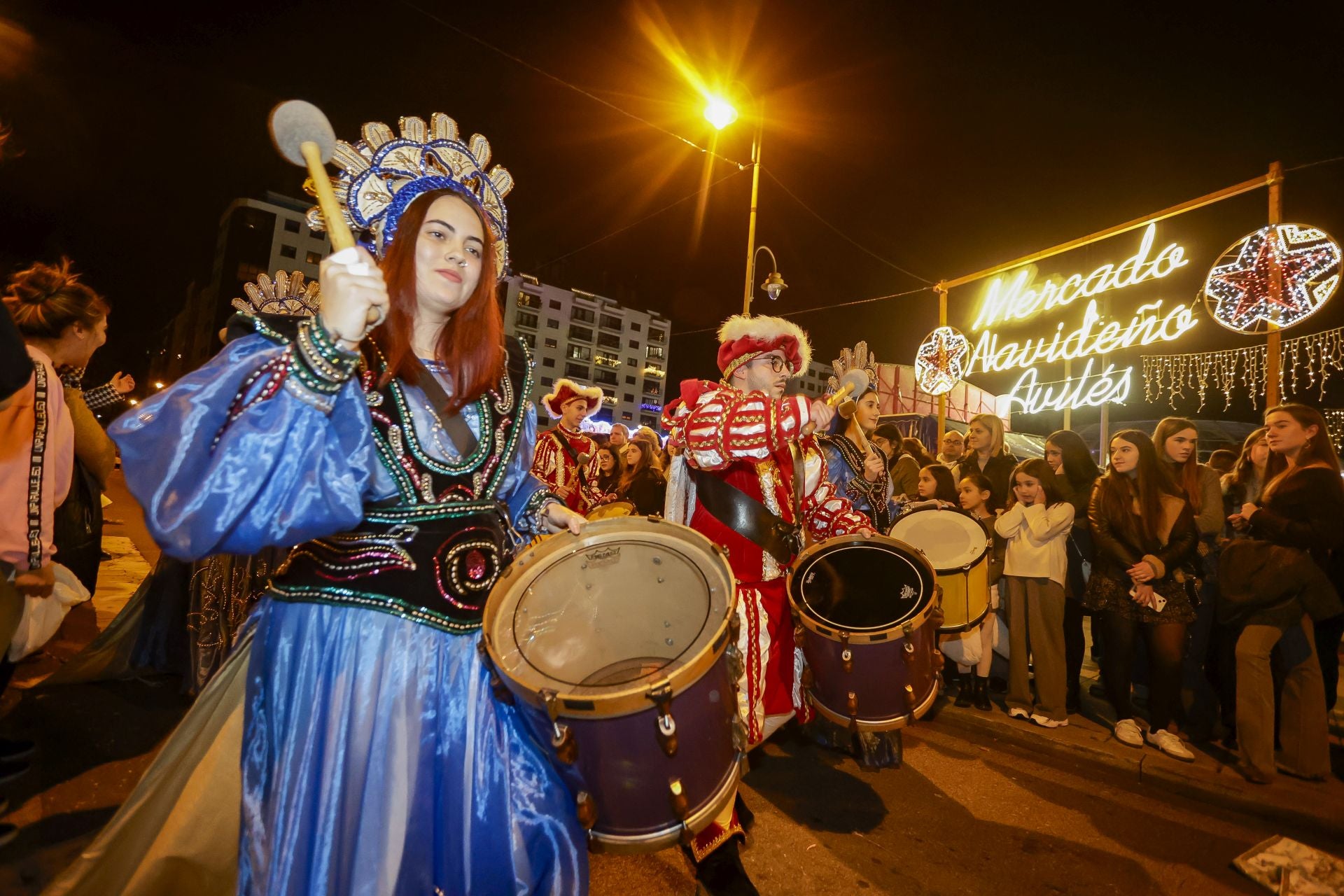 ¡Vivan los Reyes Magos!: Avilés estalla de ilusión en una cabalgata mágica