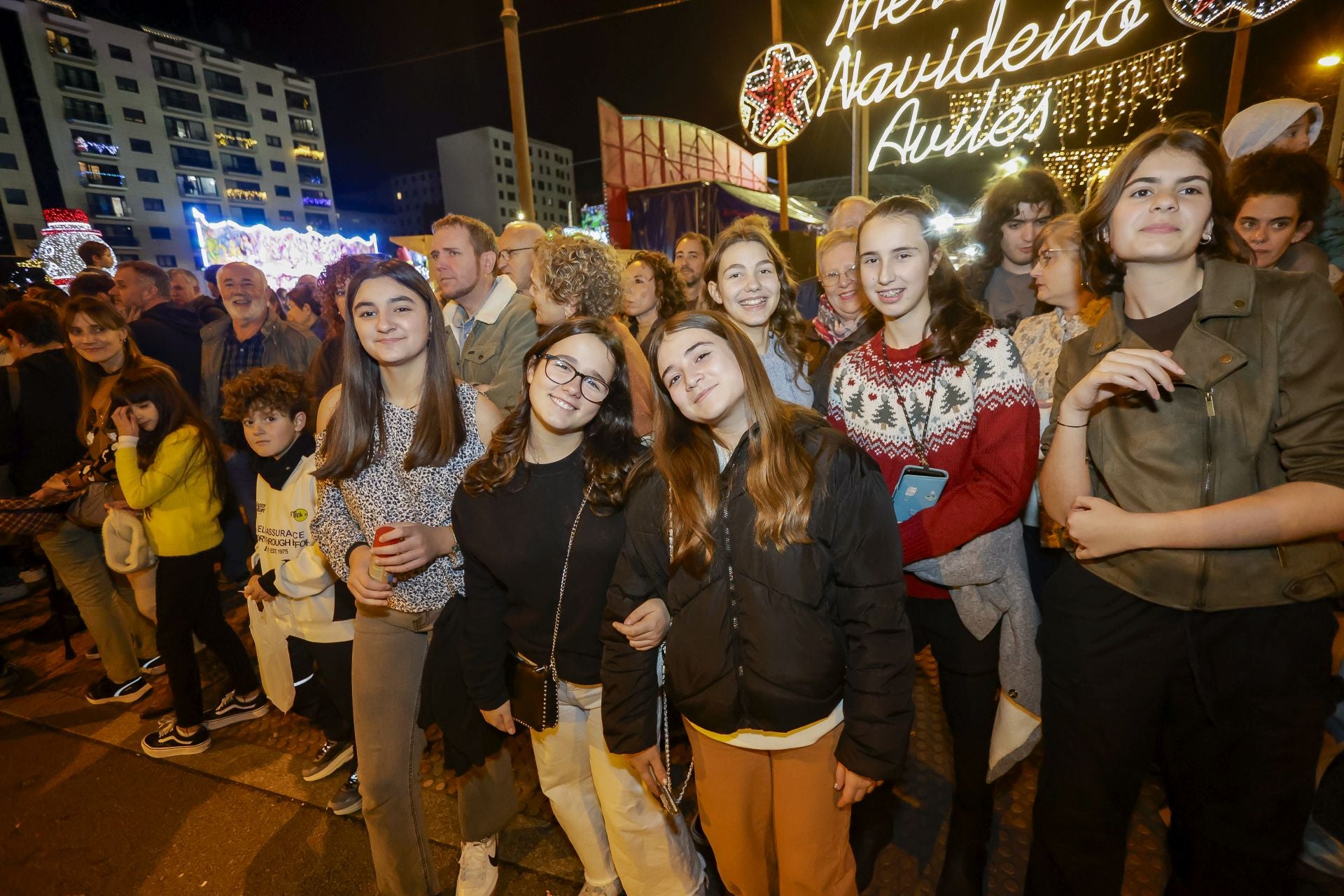 ¡Vivan los Reyes Magos!: Avilés estalla de ilusión en una cabalgata mágica