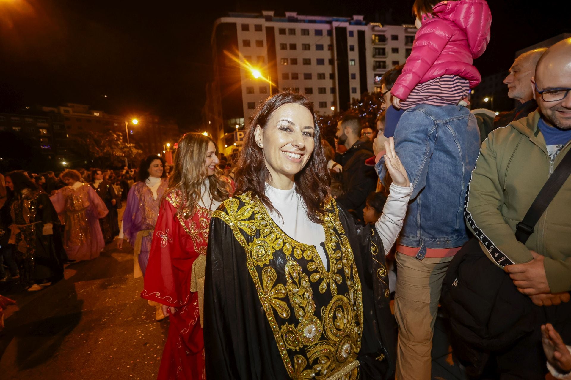¡Vivan los Reyes Magos!: Avilés estalla de ilusión en una cabalgata mágica