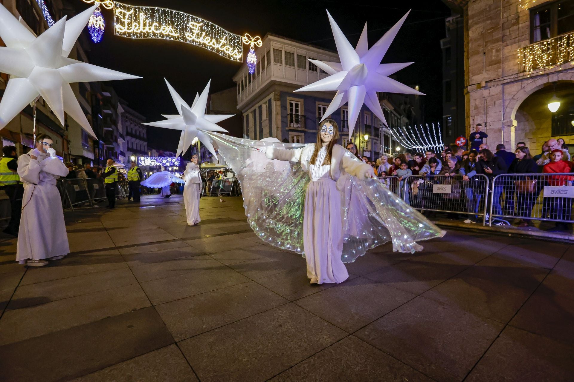 ¡Vivan los Reyes Magos!: Avilés estalla de ilusión en una cabalgata mágica