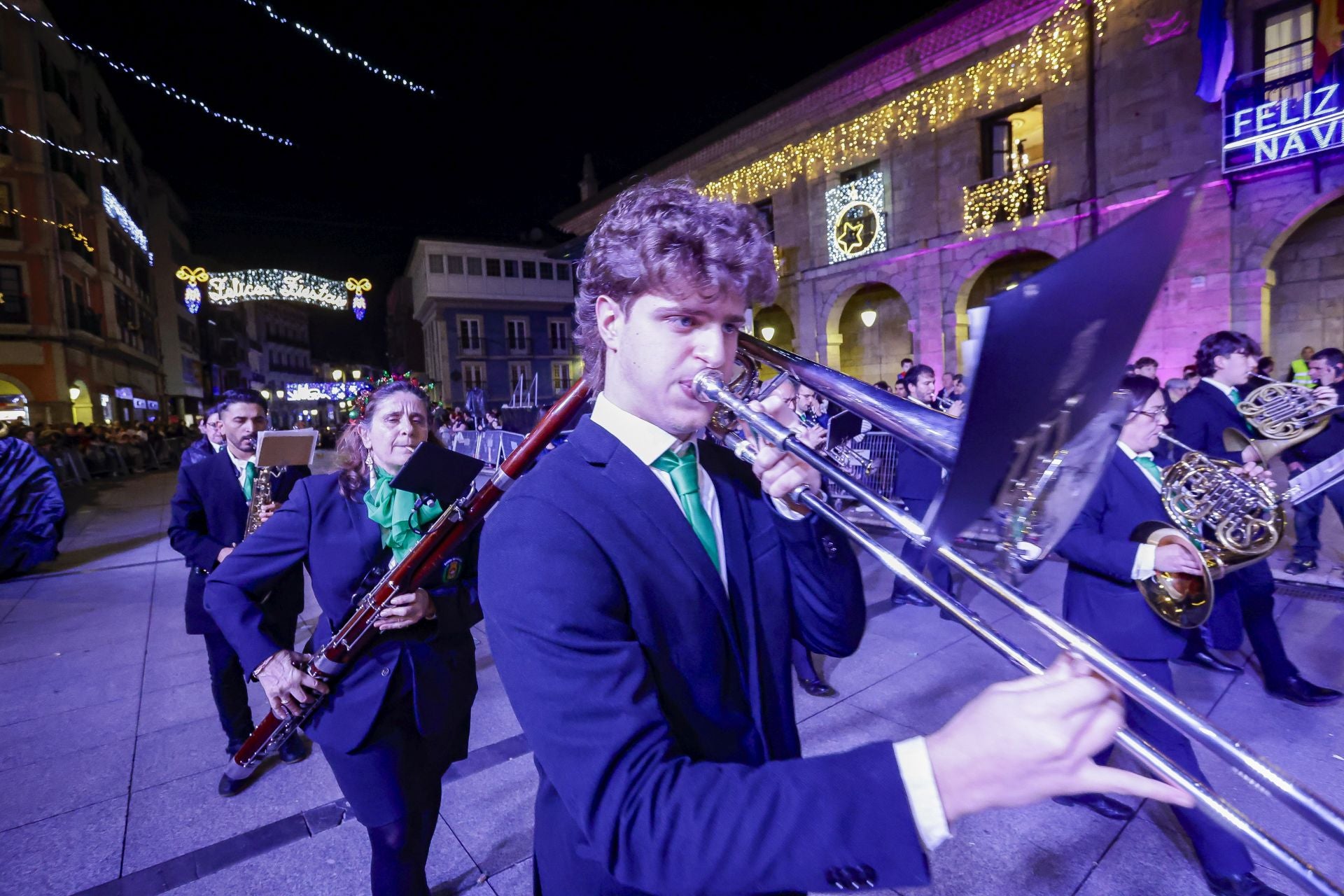 ¡Vivan los Reyes Magos!: Avilés estalla de ilusión en una cabalgata mágica