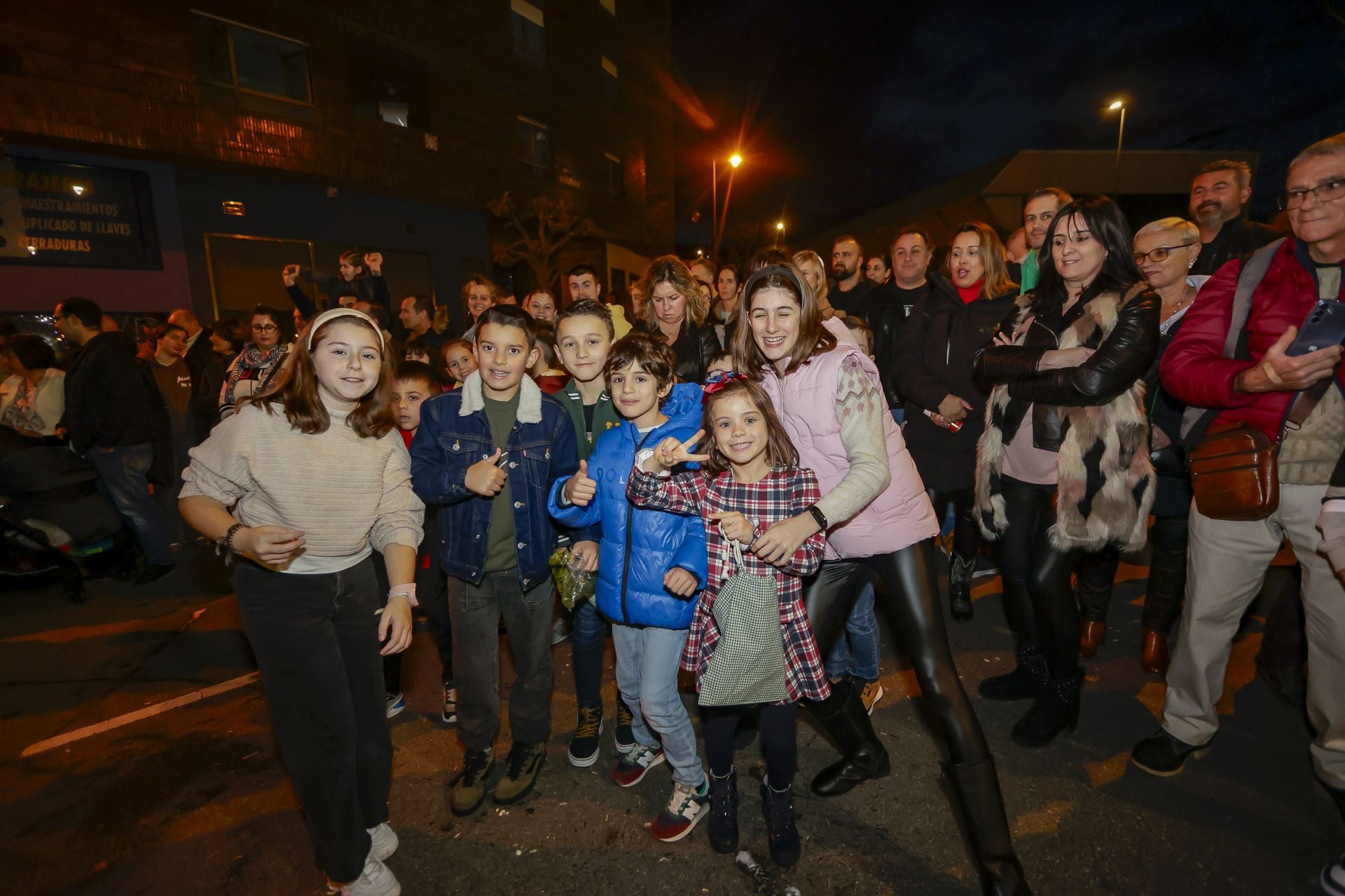 ¡Vivan los Reyes Magos!: Avilés estalla de ilusión en una cabalgata mágica