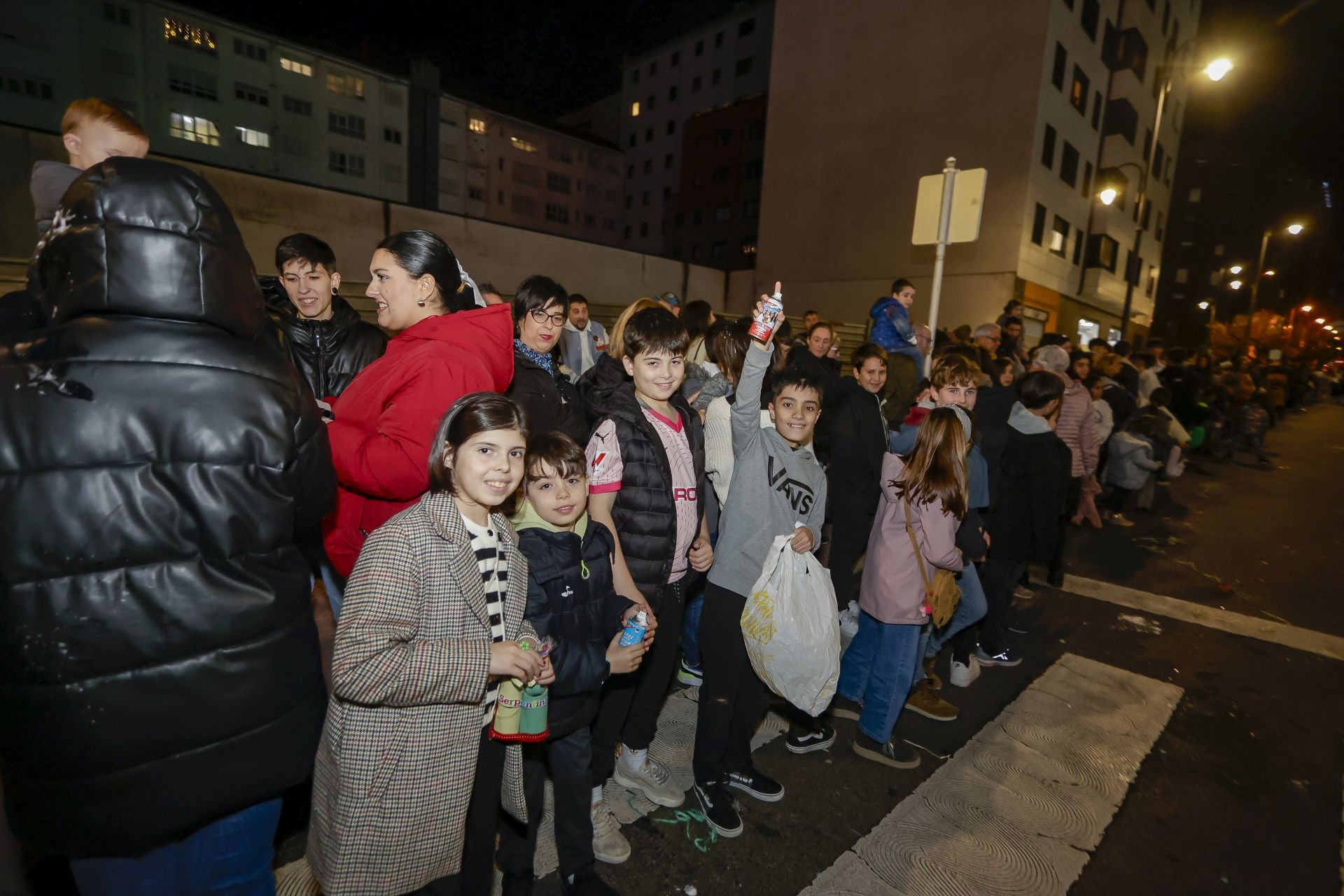 ¡Vivan los Reyes Magos!: Avilés estalla de ilusión en una cabalgata mágica