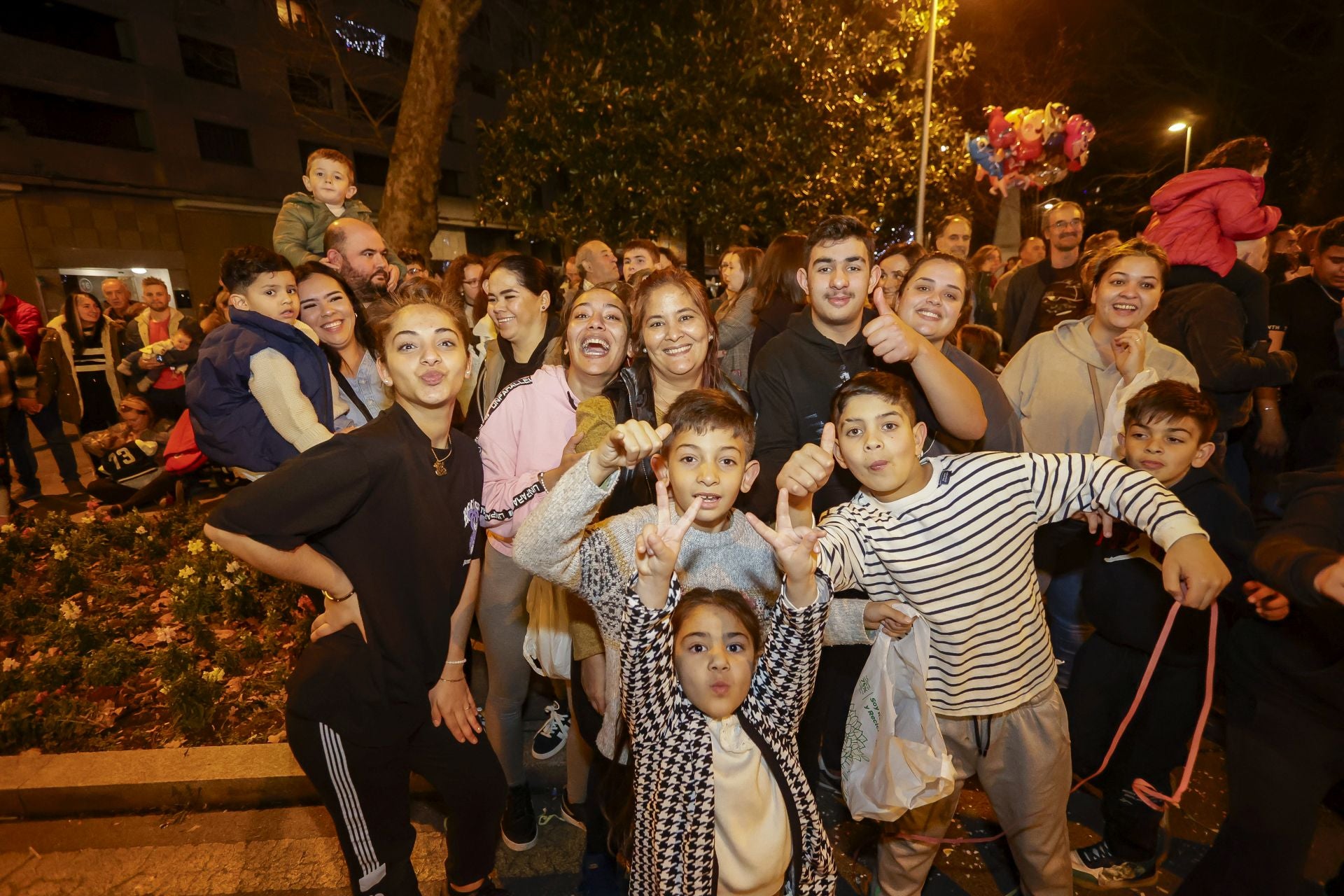 ¡Vivan los Reyes Magos!: Avilés estalla de ilusión en una cabalgata mágica