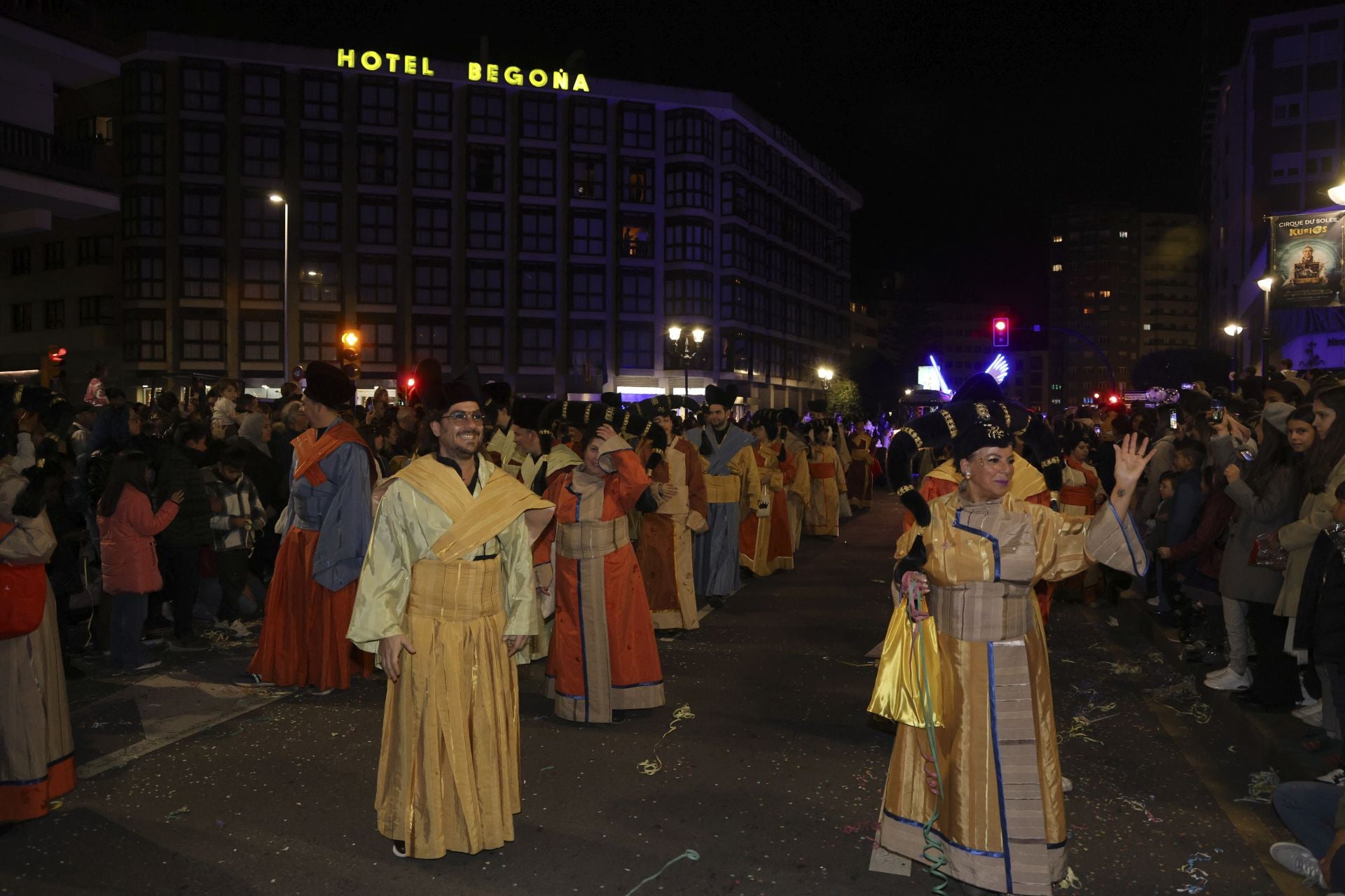 Los Reyes Magos regalan alegría en Gijón en una cabalgata mágica