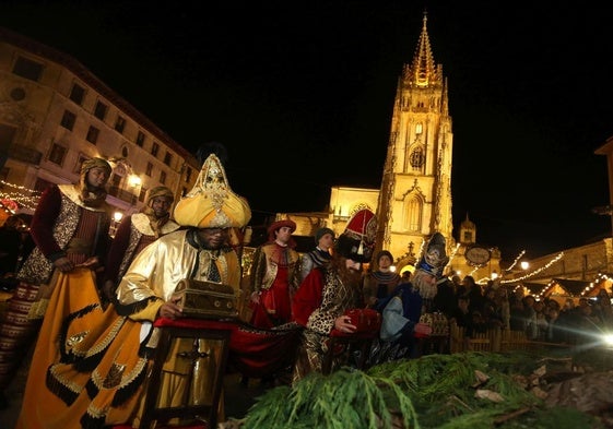 Así fue la cabalgata de los Reyes Magos en Oviedo