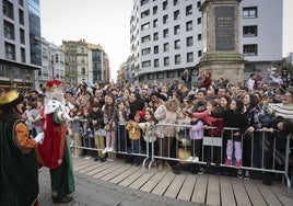 Zona en la que se encontraba la mujer que se puso de parto en la llegada de los Reyes Magos a Gijón.