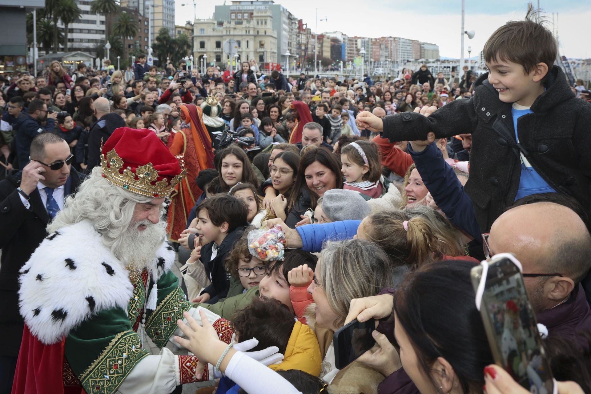 Las imágenes de la llegada de los Reyes Magos a Gijón